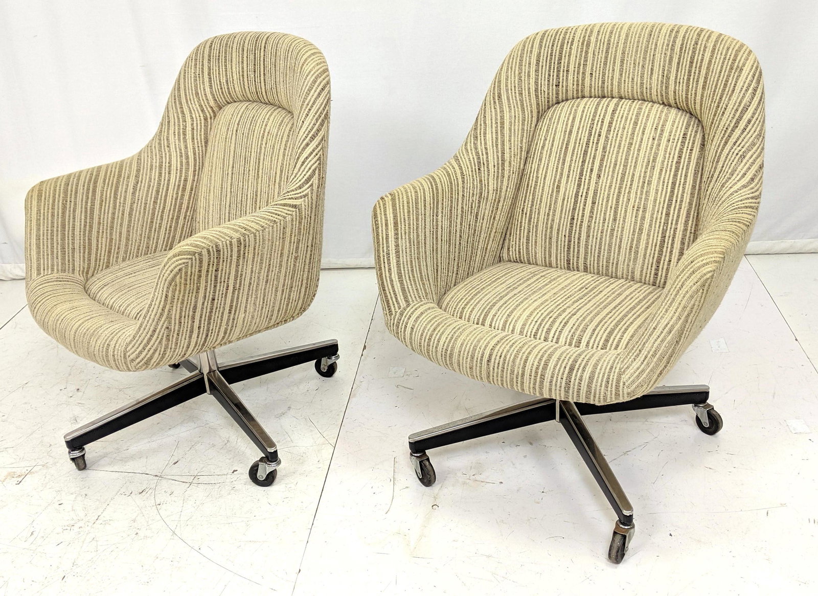 Pr KNOLL Rolling Modernist Lounge Chairs. Neutral Strip: Pr KNOLL Rolling Modernist Lounge Chairs. Neutral Striped Fabric. KNOLL INTERNATIONAL label. -- Dimensions: H: 36 inches: W: 30 inches: D: 26 inches ---