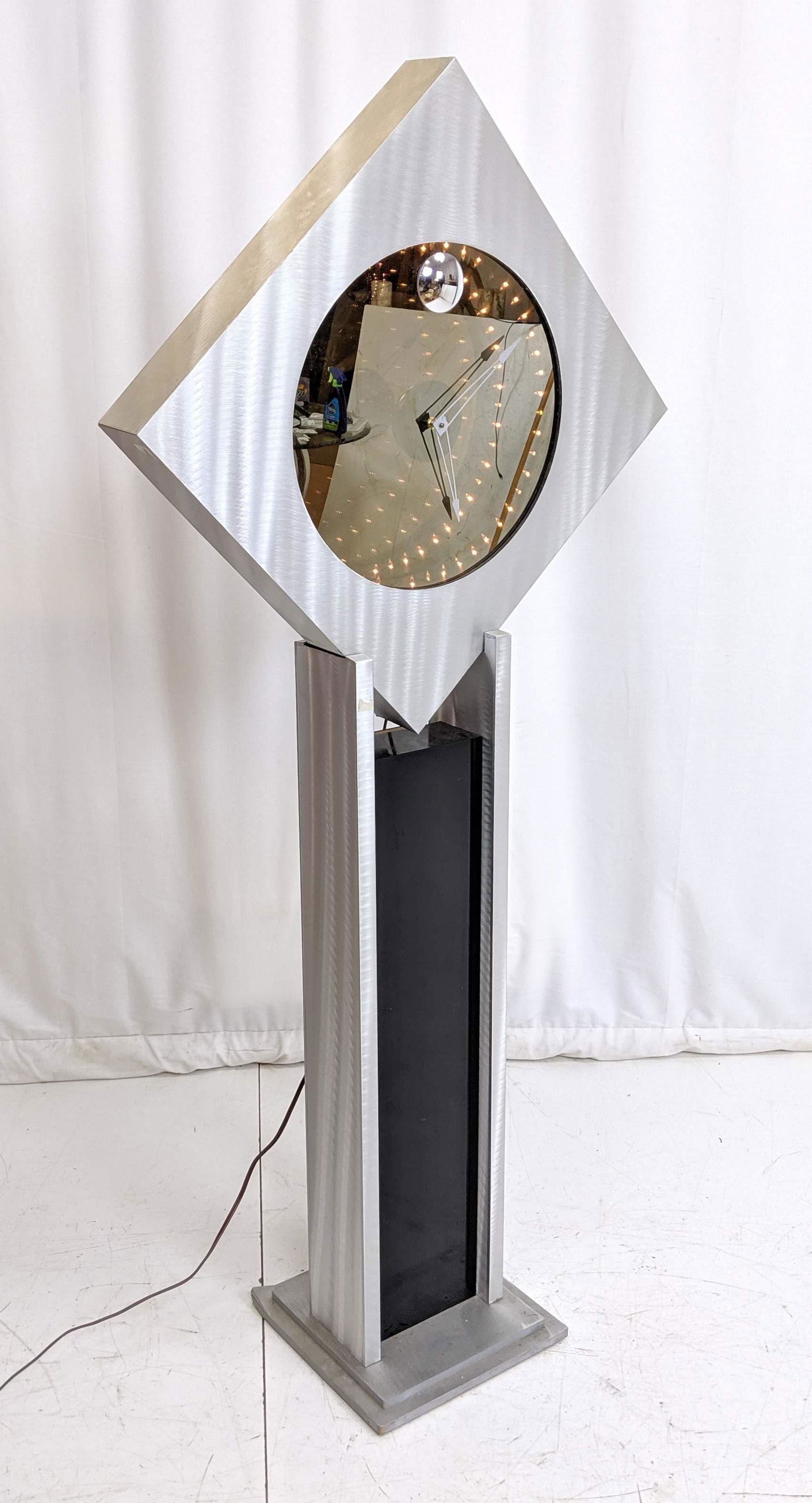VENTURA Infinty Clock Floor Model. Aluminum Black base (1 of 16)