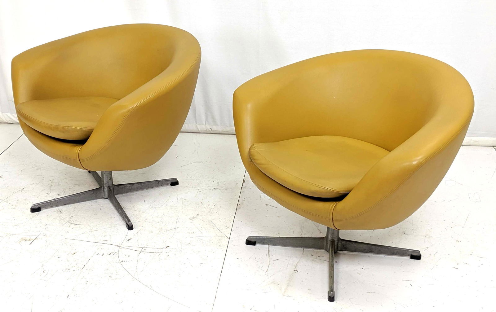 Pr OVERMAN Swedish Modernist Barrel Back Lounge Chairs. (1 of 12)