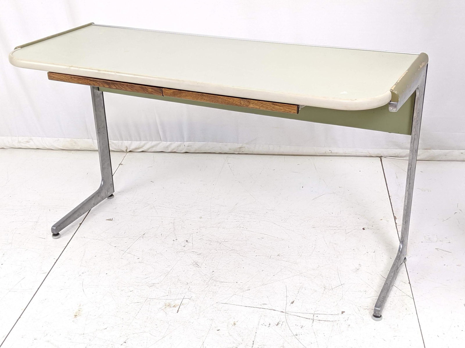 HERMAN MILLER Action Office Desk. George Nelson and Rob (1 of 11)