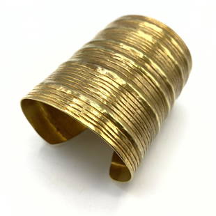 HERVE VAN DER STRAETEN Designer Wide Cuff Bracelet. Gil: HERVE VAN DER STRAETEN Designer Wide Cuff Bracelet. Gilt Metal. Textured hammered bands. Marked. -- Dimensions: H: 2.5 inches: W: 3 inches: D: 2.25 inches --- US Shipping charge: $15 Plus