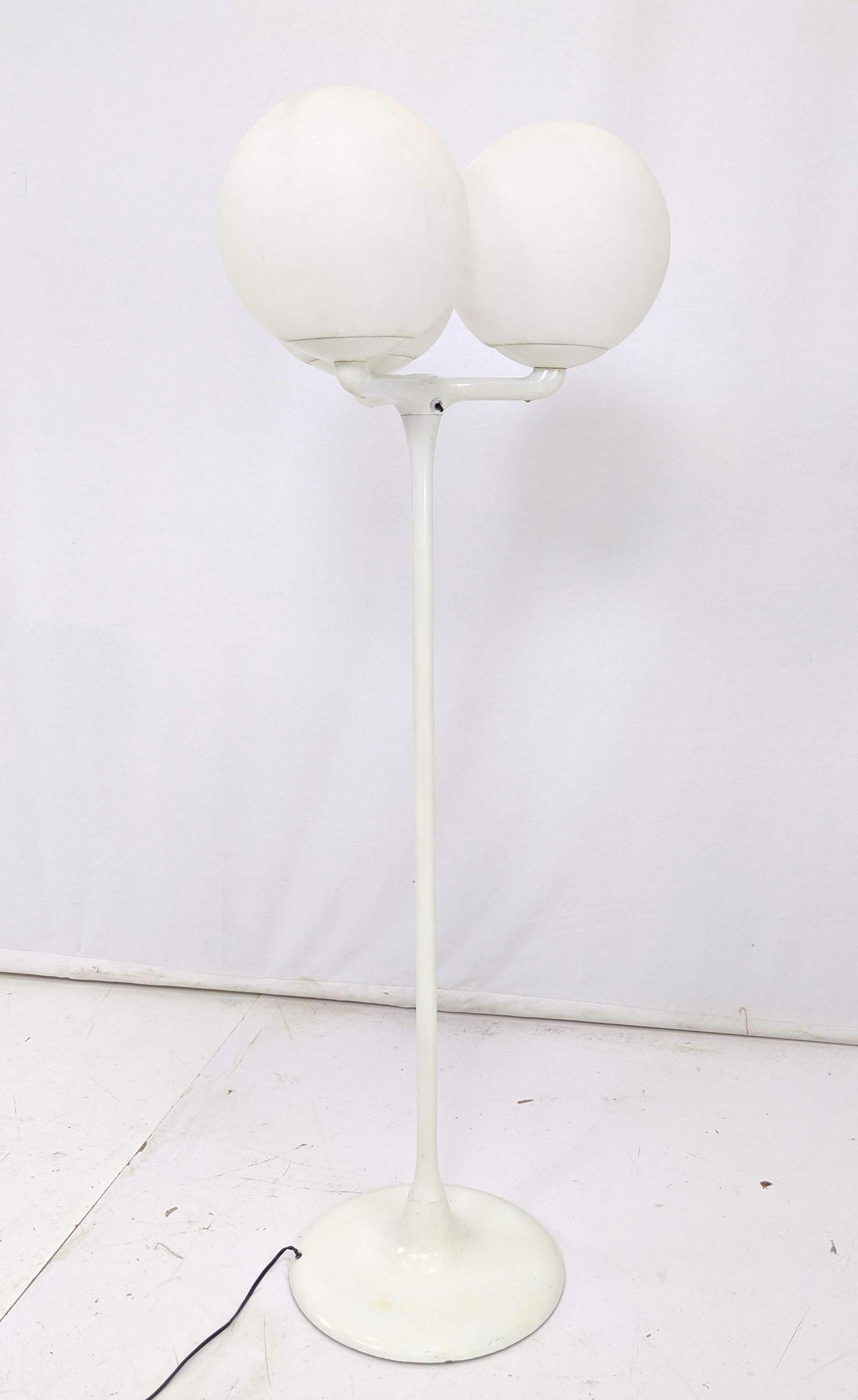 ROBERT SONNEMAN Modernist White Enamel Tulip Style Floo (1 of 8)