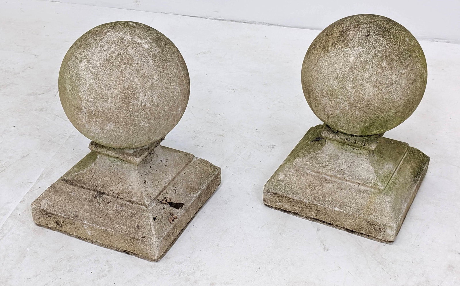 Pr Garden Post Finial Balls with Stepped Concrete Base. (1 of 7)