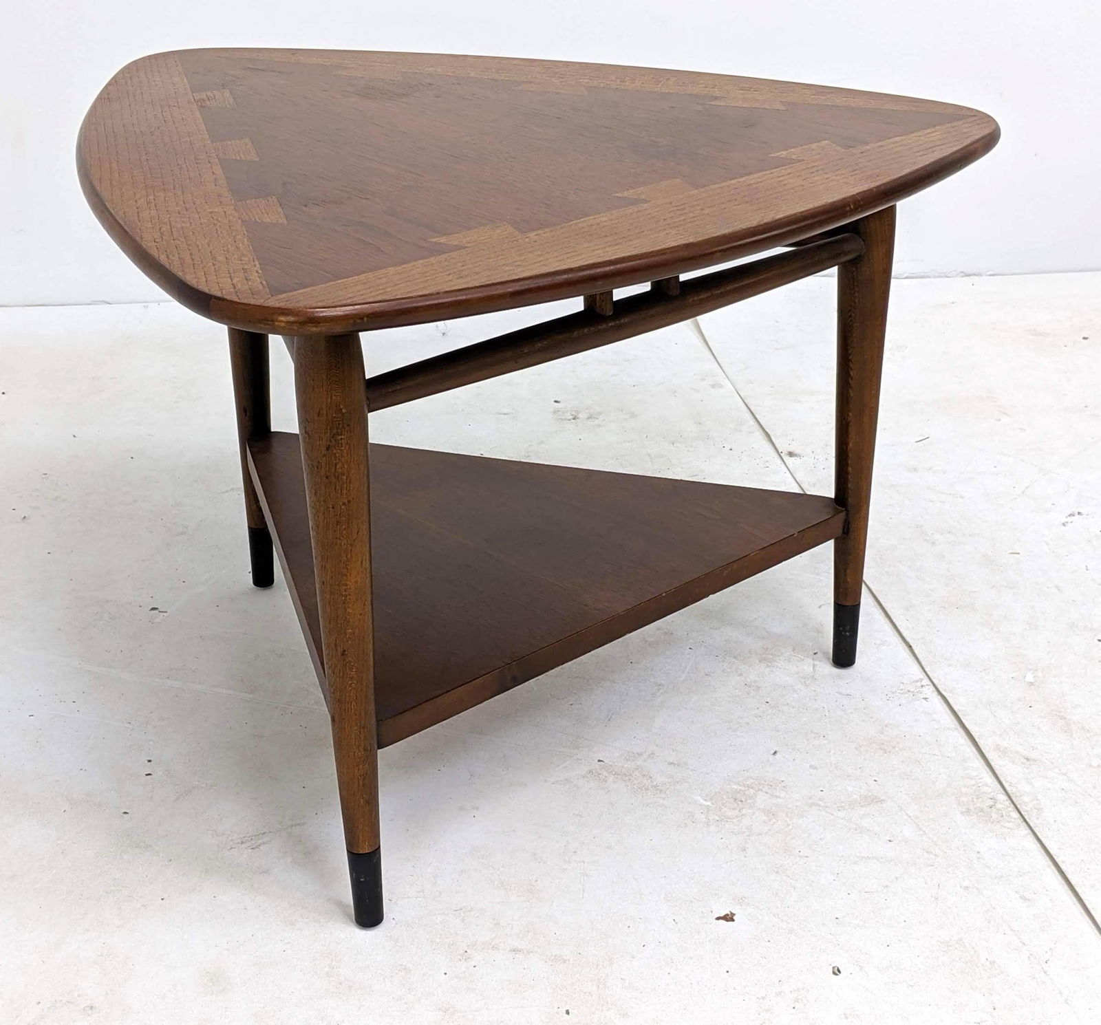 LANE Triangular Toothpick Side End Table. Signature dov (1 of 8)