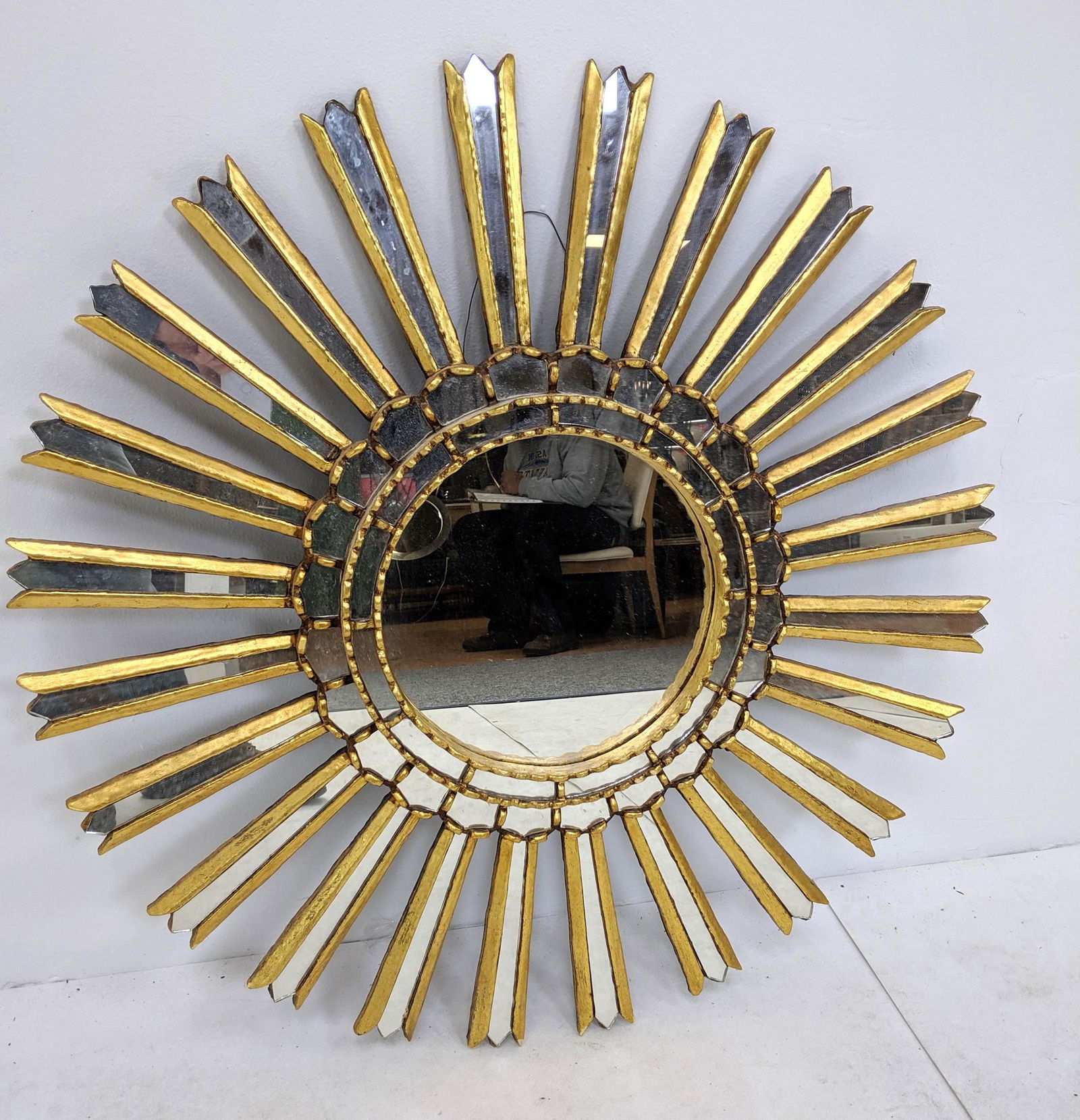 Mid Century Decorator Sunburst Hanging Wall Mirror. Cen (1 of 7)