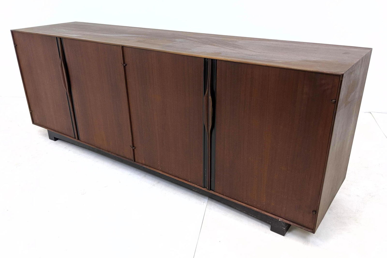 John Kapel for Glenn of California Credenza. Walnut Lo: John Kapel for Glenn of California Credenza. Walnut Low Credenza Console. Sculptural wood pulls. JOHN STUART-- Dimensions: H: 30 inches: W: 80 inches: D: 20 inches ---