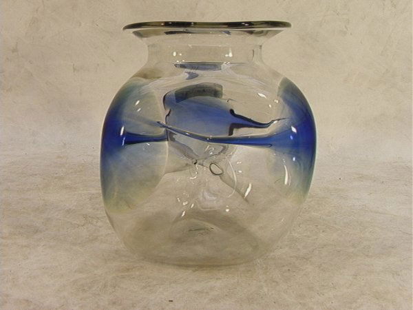 PETER BRAMHALL Art glass vase. Unsigned. 13-79 D: PETER BRAMHALL Art glass vase. Unsigned. 13-79 Dimensions: H: 8 inches: W: 9 inches Condition: Excellent condition. US Shipping charge: $28 This is just one lot in Our March 4
