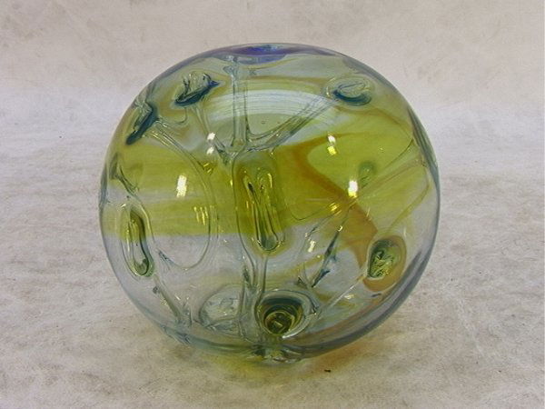 PETER BRAMHALL Art glass Sphere Ball with internal: PETER BRAMHALL Art glass Sphere Ball with internal decoration. Signed Bramhall 10-17-82 Dimensions: H: 9 inches: W: 7 inches Condition: Excellent condition. US Shipping charge: $28