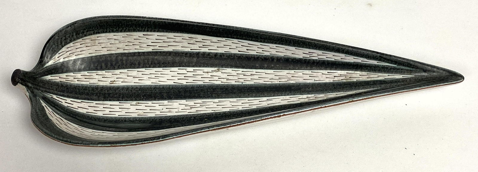 STIG LINDBERG for GUSTAVSBERT Leaf Form Dish. Swedish M (1 of 7)