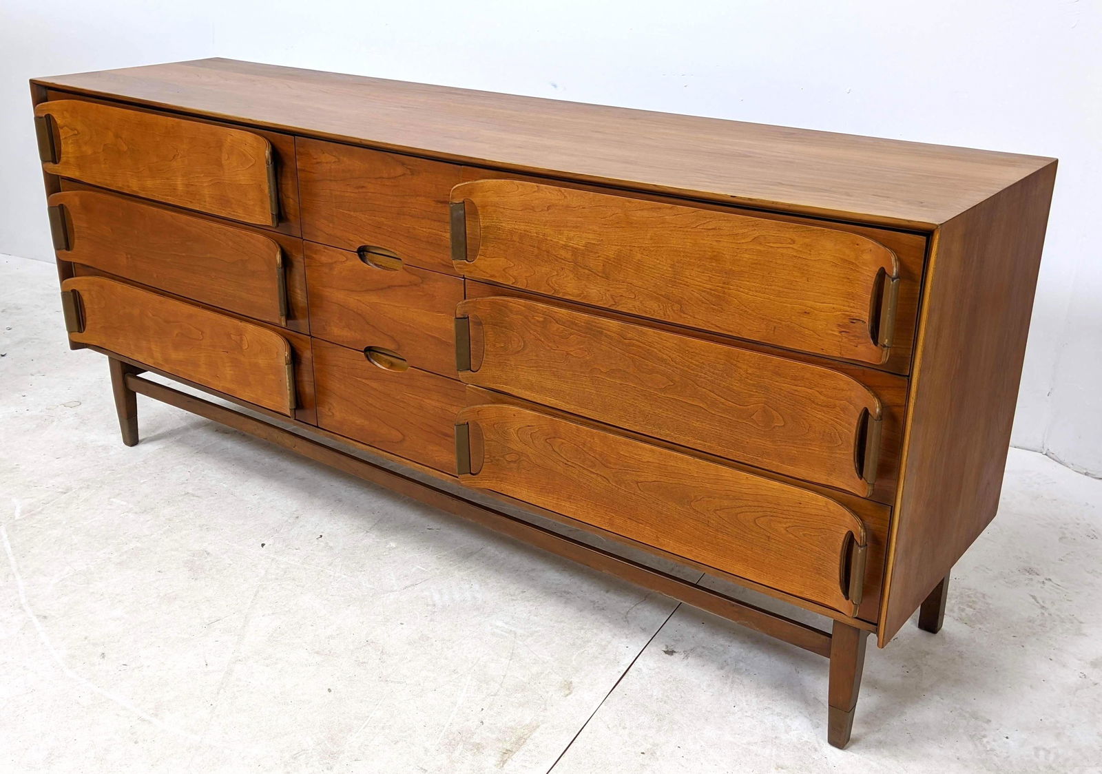 RAMSEUR Modernist Sculpted Front Credenza Sideboard. Be (1 of 11)