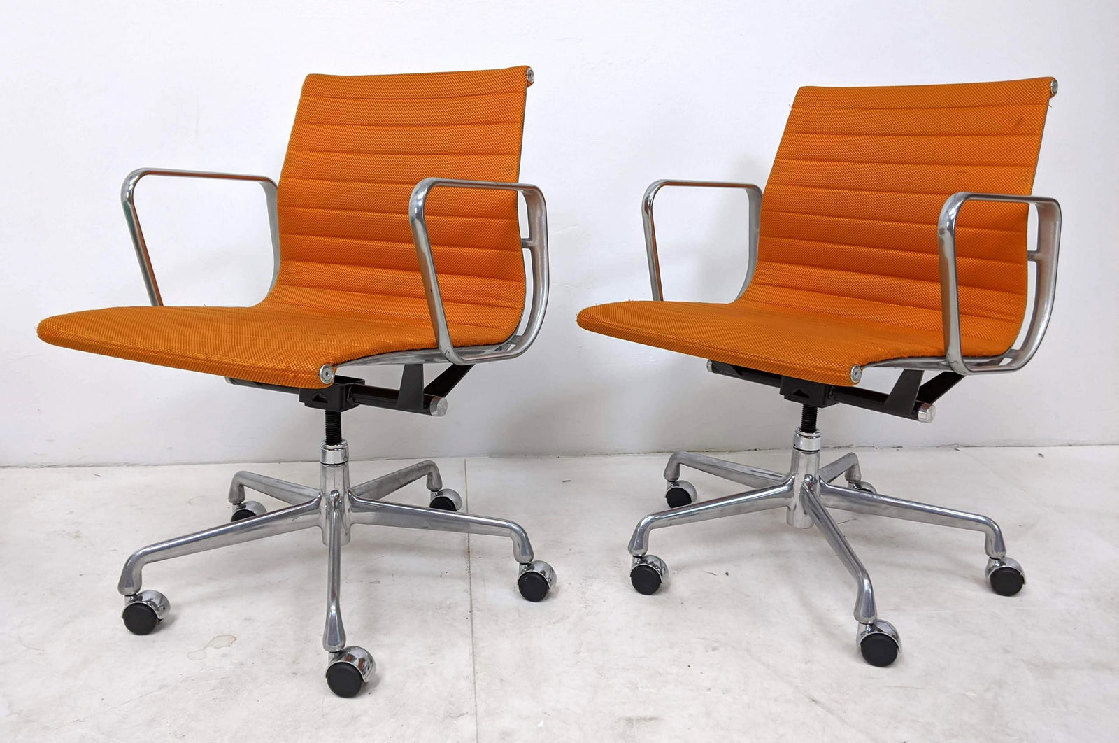 Pr CHARLES EAMES for HERMAN MILLER Aluminum Group Offic (1 of 13)