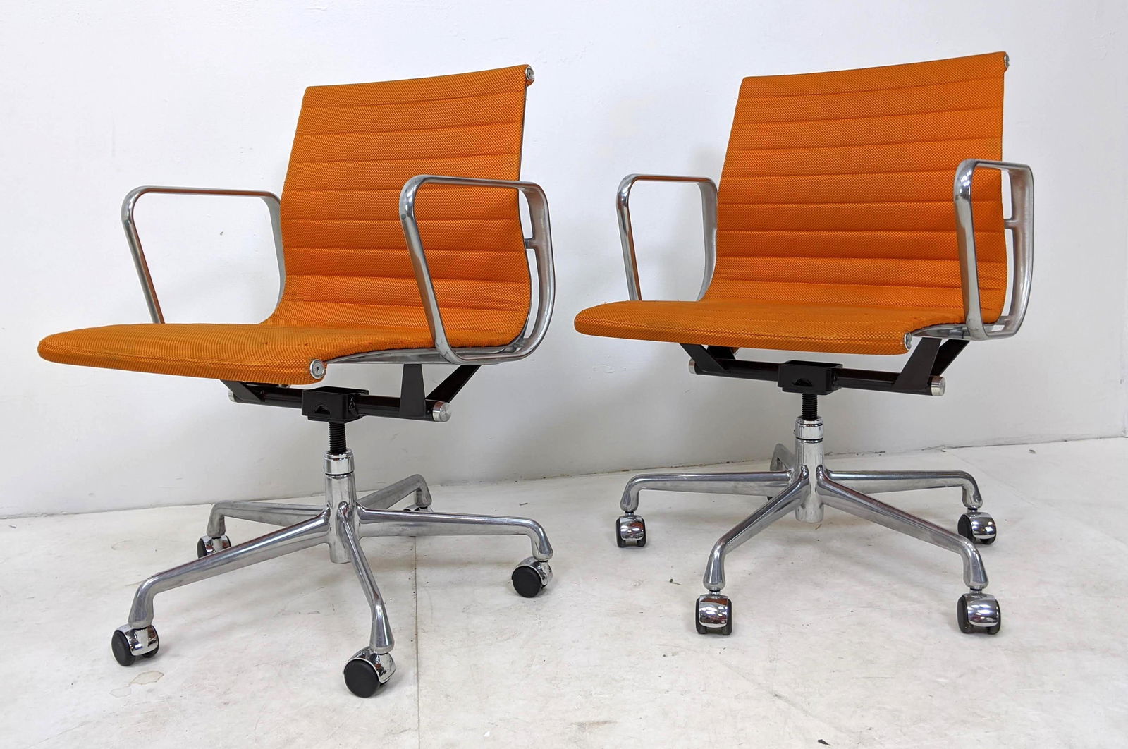 Pr CHARLES EAMES for HERMAN MILLER Aluminum Group Offic (1 of 13)