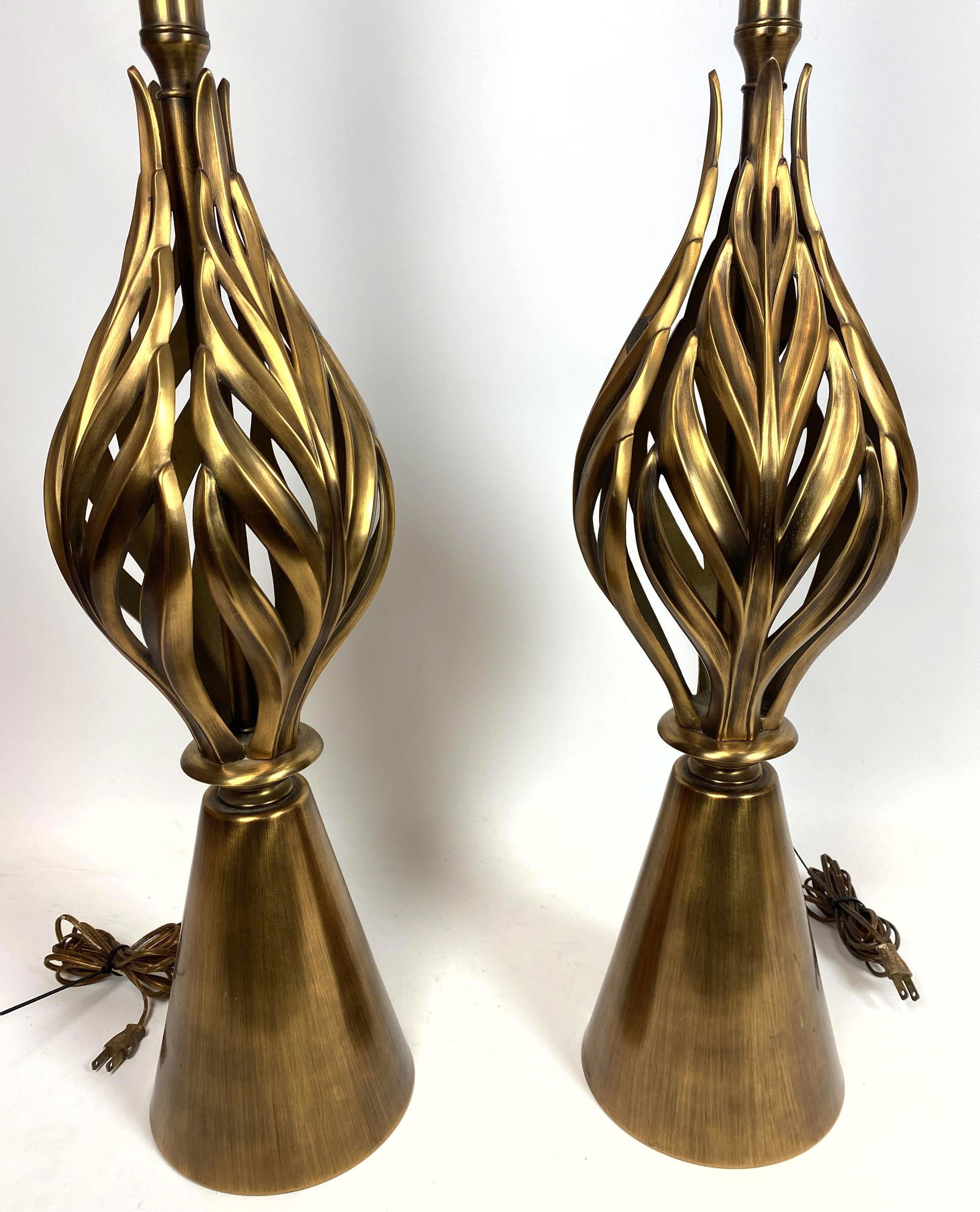 Pr Rembrand Decorator Brass Finish Leaf Motif Tall Tabl (1 of 10)