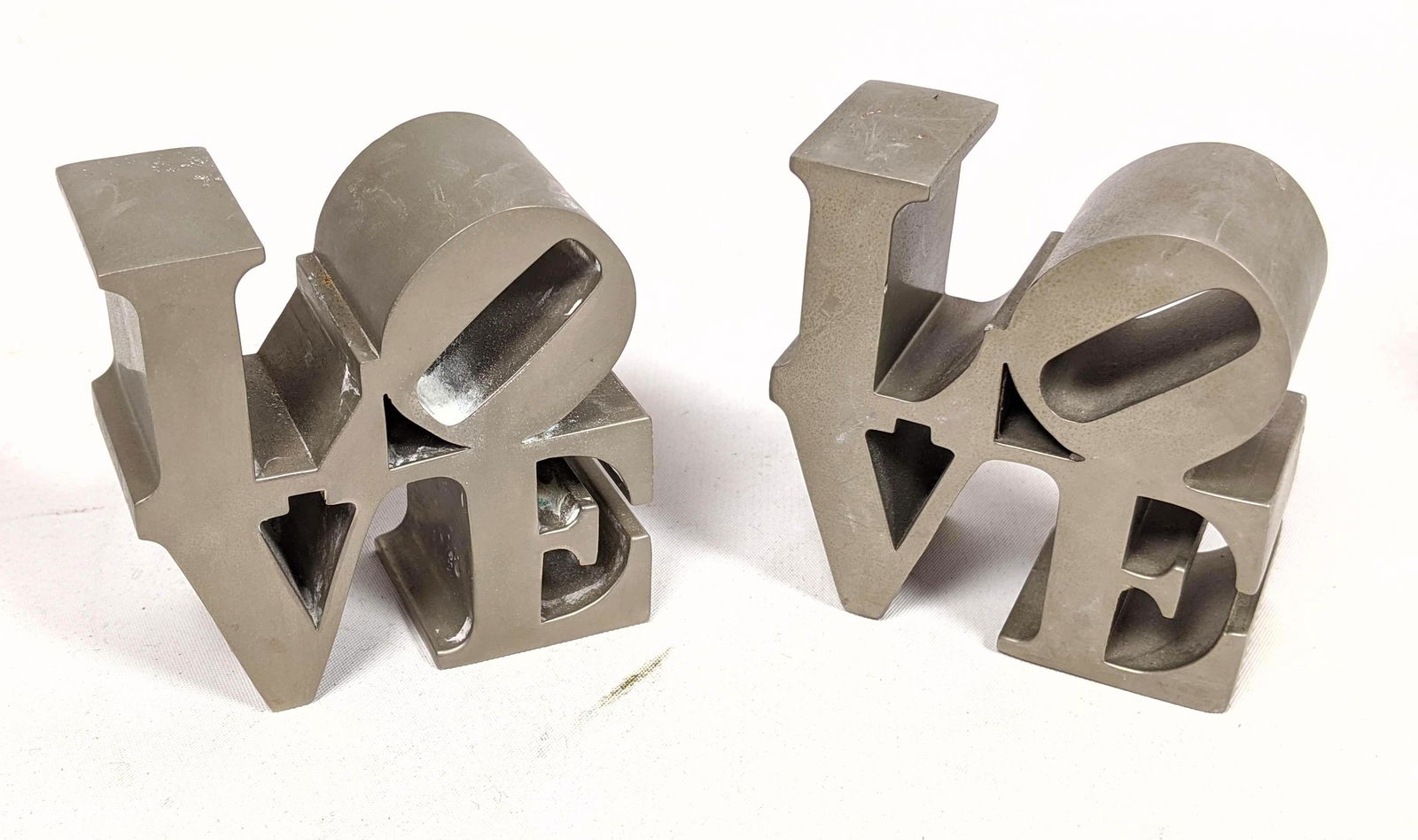 Pr Robert Indiana Style LOVE sculptures paperweights. U (1 of 9)
