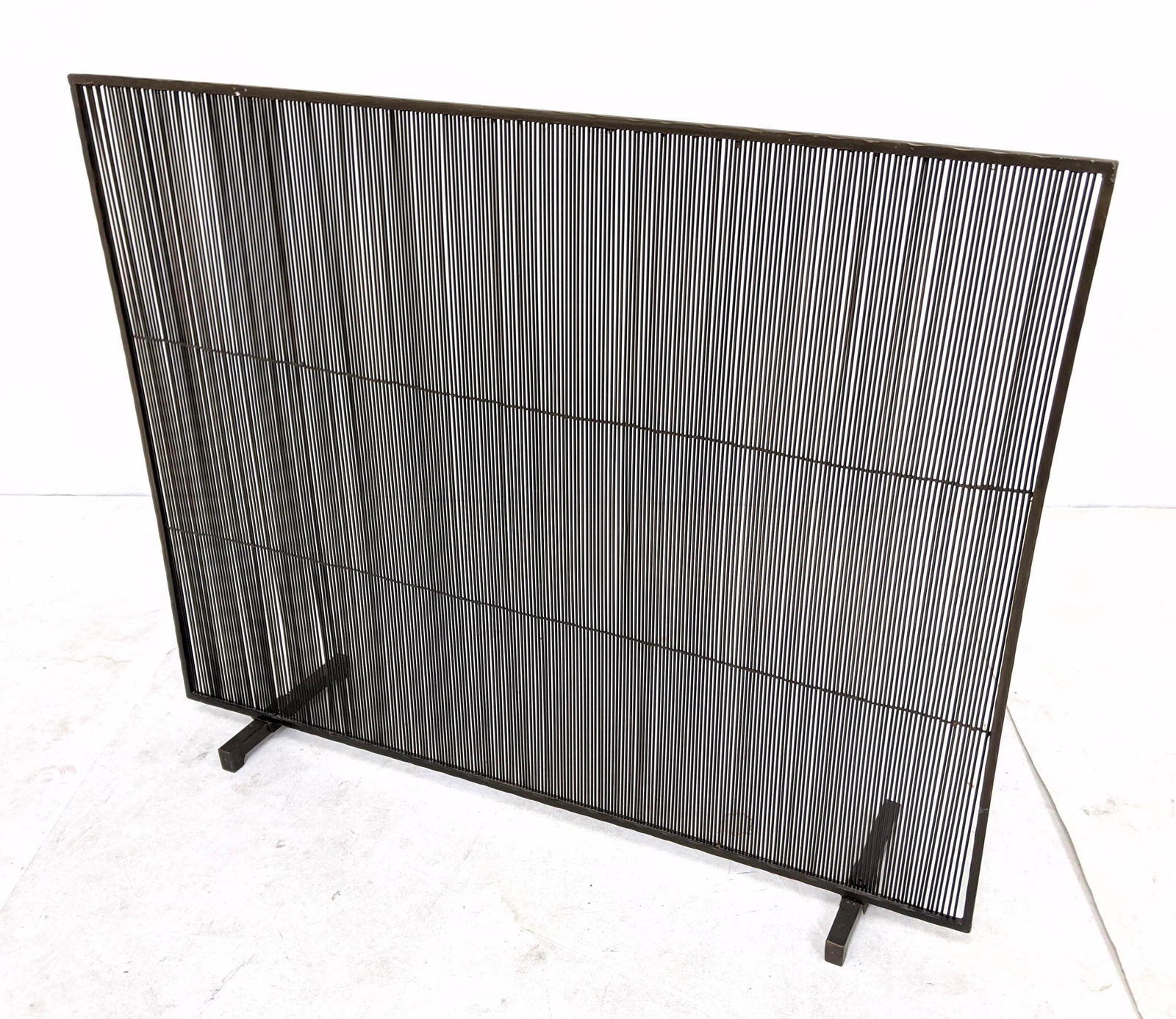 Contemporary. Decorator Brass Finish Spindle Fire Scree (1 of 6)