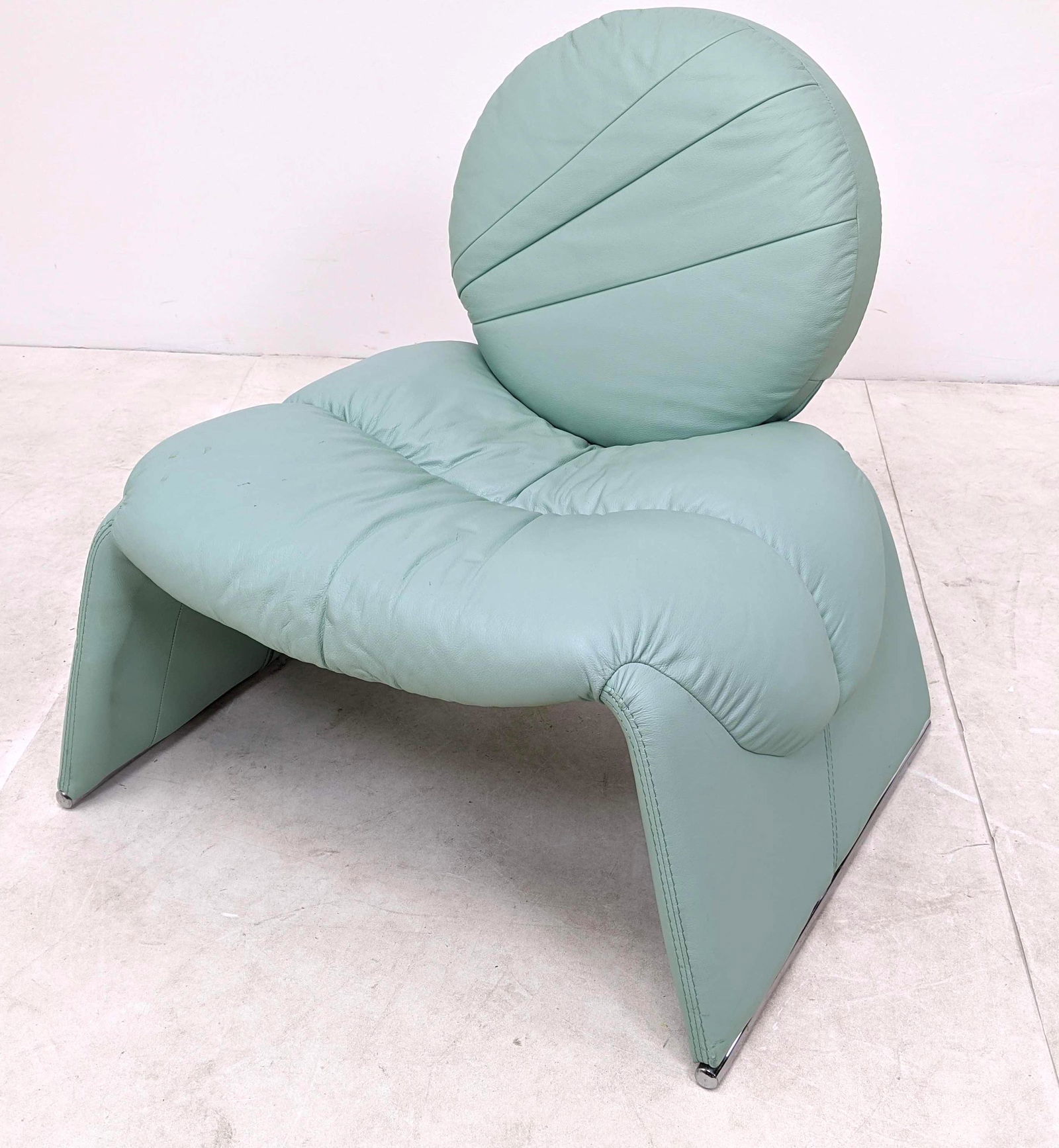 Leather Italian Style Post Modern Lounge Chair. Mint Gr (1 of 8)