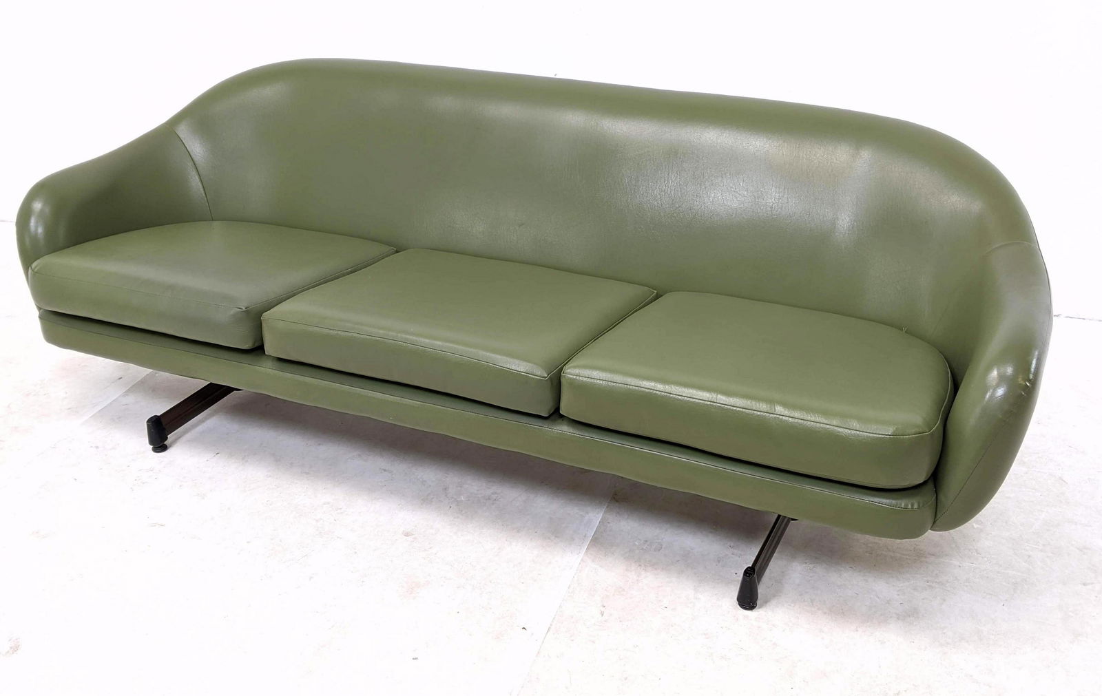 BAUMRITTER 'Viko' Green Modernist Couch Sofa. Vinyl avo (1 of 12)