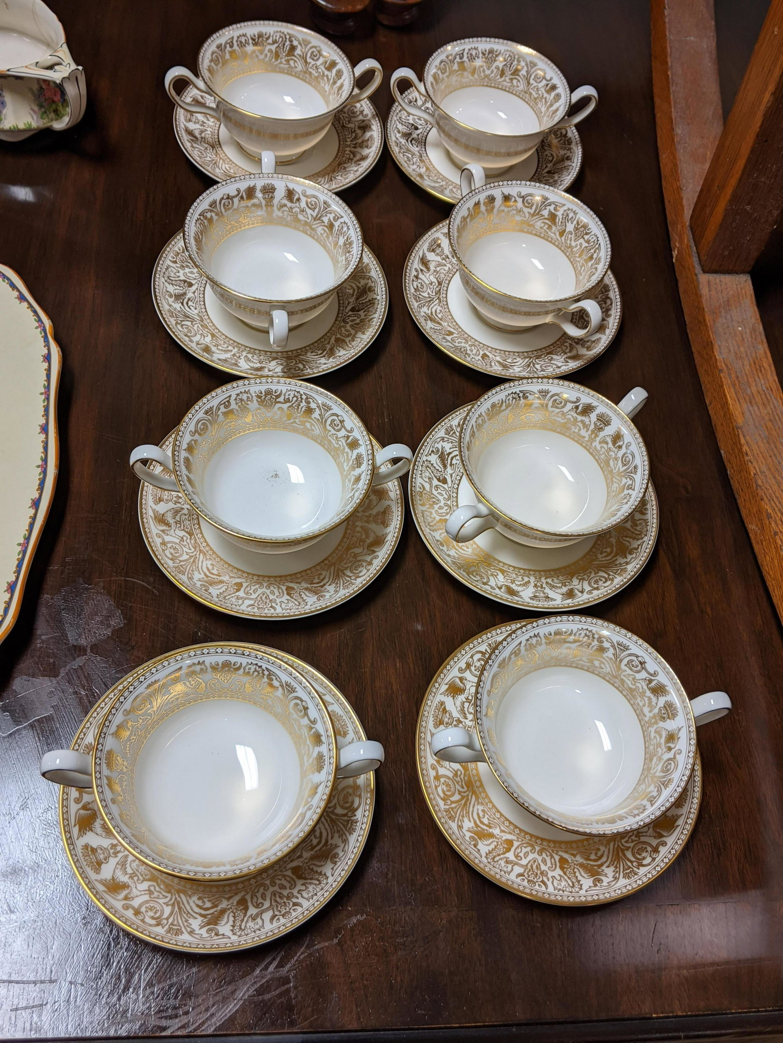 16pc WEDGWOOD "Gold Florentine" ConsommŽ Soup Bowls Sau: 16pc WEDGWOOD "Gold Florentine" ConsommŽ Soup Bowls Saucers. Gold renaissance style wide border trim. Marked.-- Dimensions: ---