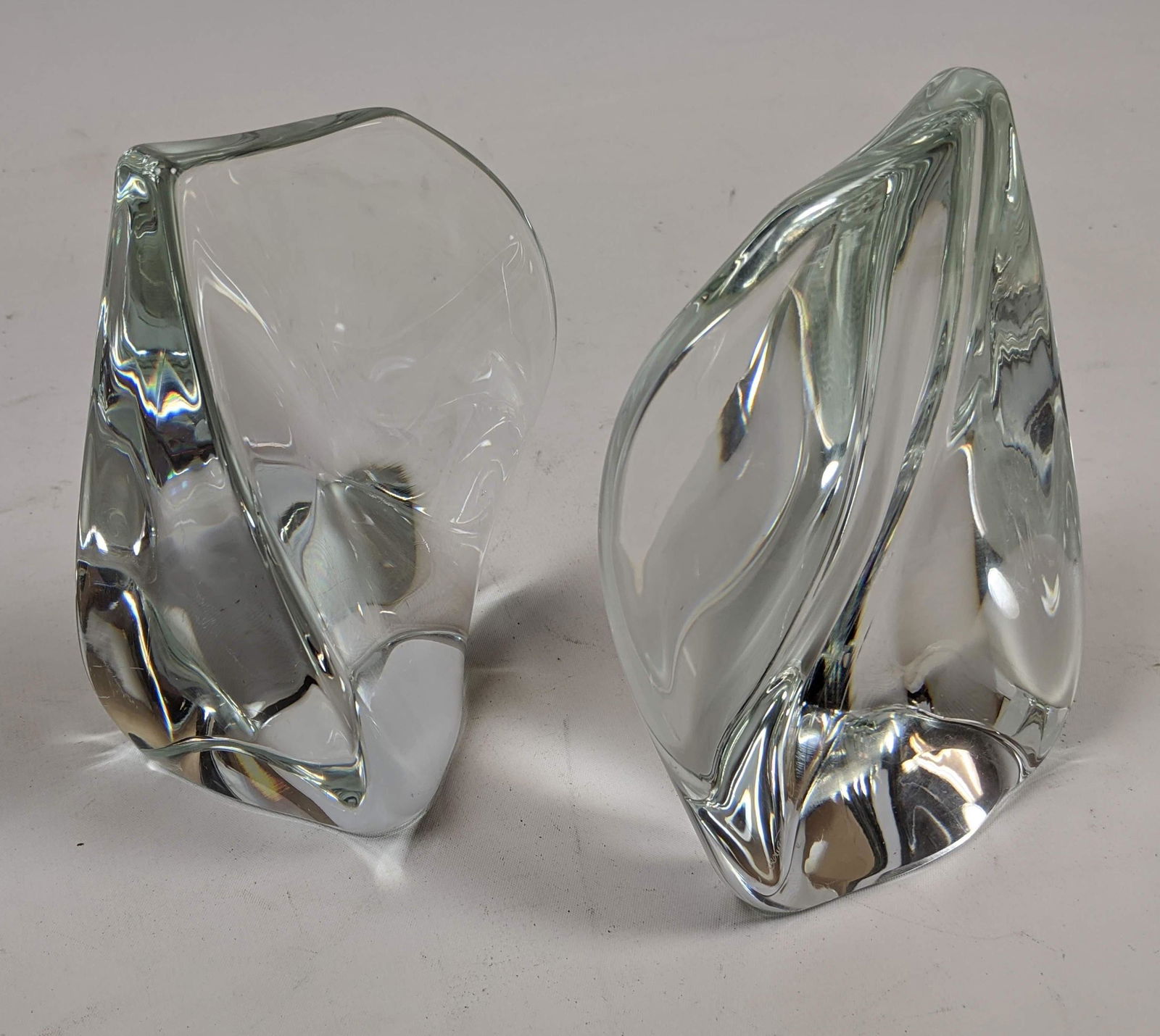 Pr of DAUM France Crystal Modernist Sail Bookends Sculp: Pr of DAUM France Crystal Modernist Sail Bookends Sculptures. Engraved Daum France.-- Dimensions: H: 6 inches: W: 4.25 inches: D: 3 inches ---