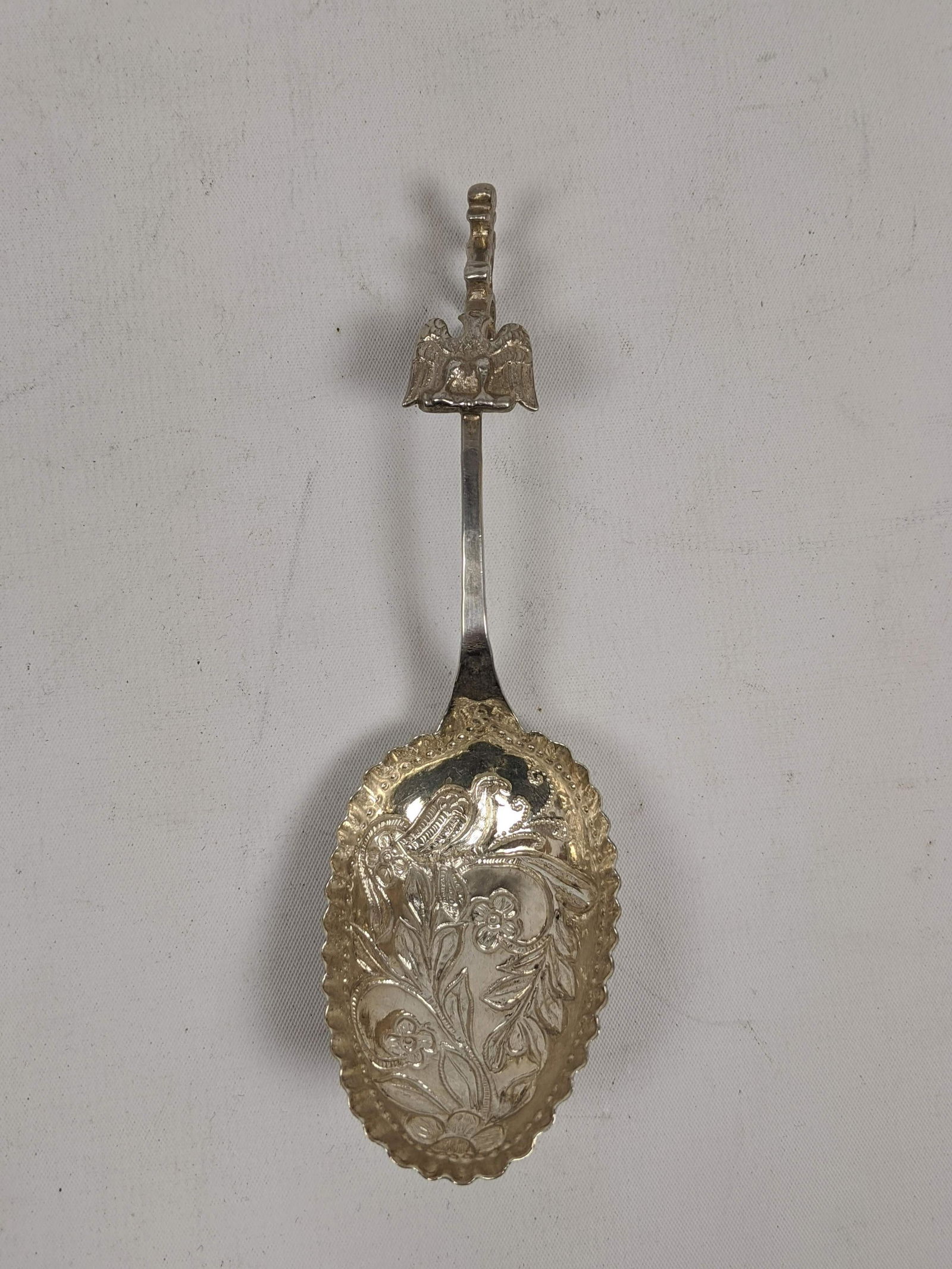 Hallmarked Sterling Fancy Serving Spoon. Ruffled scallo (1 of 8)