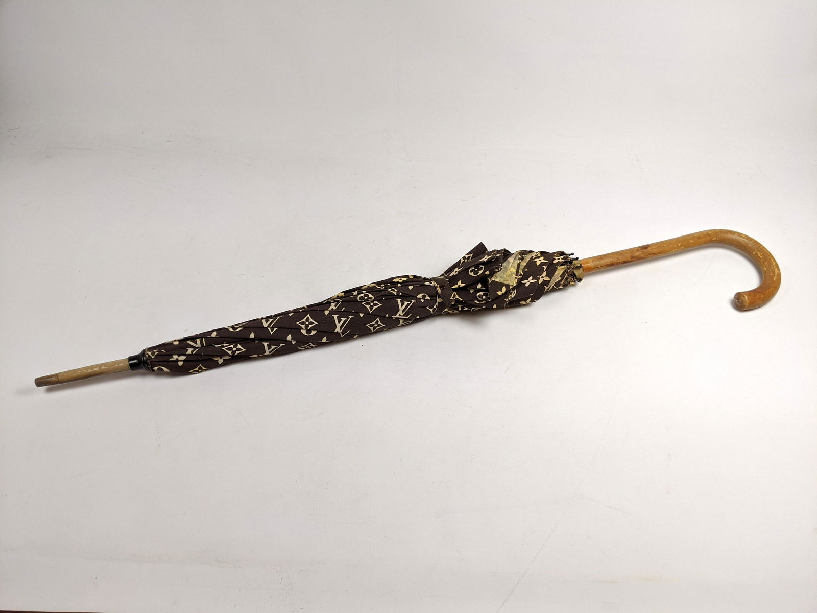 L) LOUIS VUITTON Logo Fabric Vintage Umbrella. Wood sha (1 of 20)