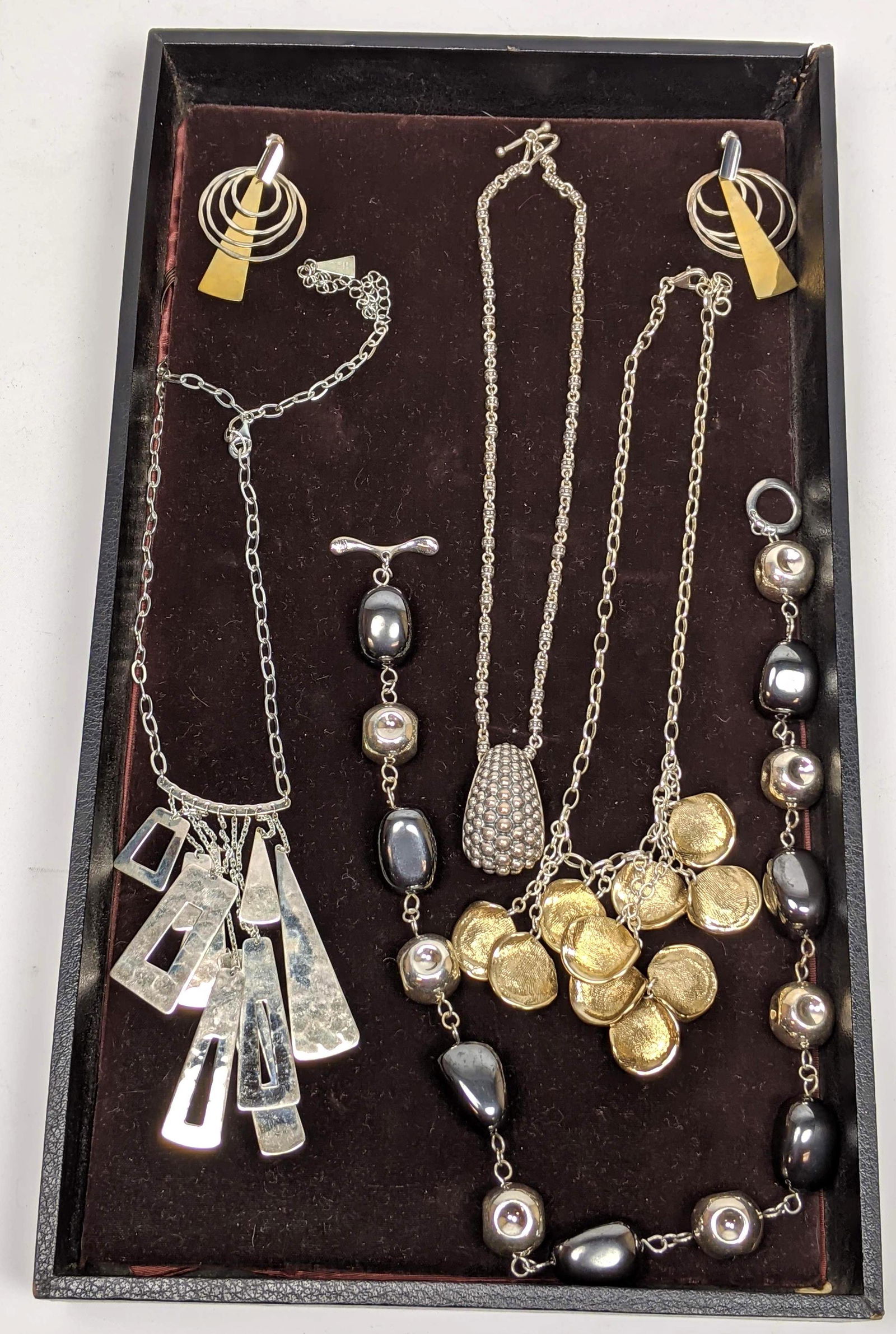 6pc RLM Designer Robert Lee Morris Jewelry. 3 necklaces: 6pc RLM Designer Robert Lee Morris Jewelry. 3 necklaces and pr of earrings marked RML. One MICHAEL DAWKINS sterling pendant necklace. -- Dimensions: --- US Shipping charge: $35 Plus insurance at a rat
