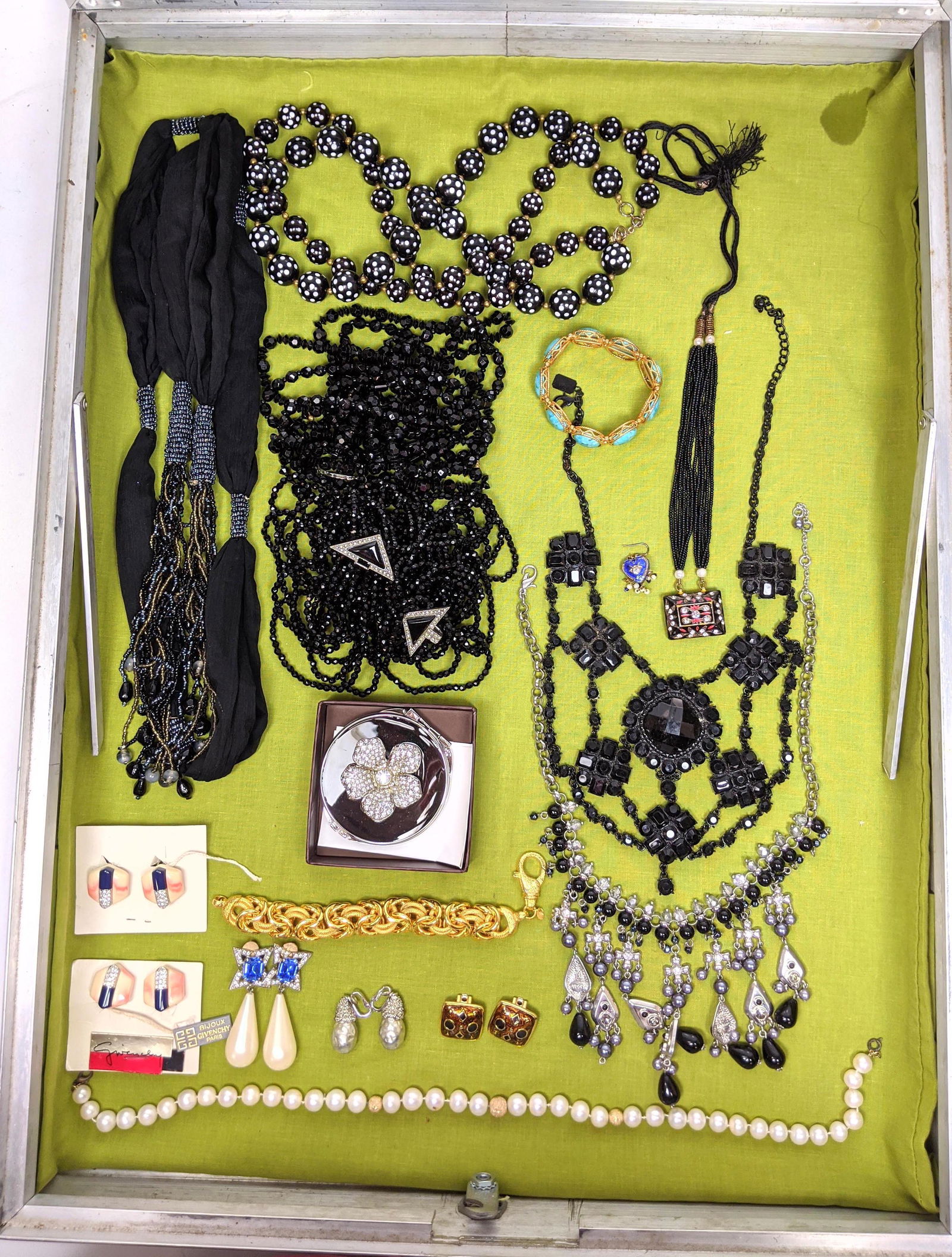 E) Case Lot Dressy Costume Jewelry. Evening wear. Jet a (1 of 11)