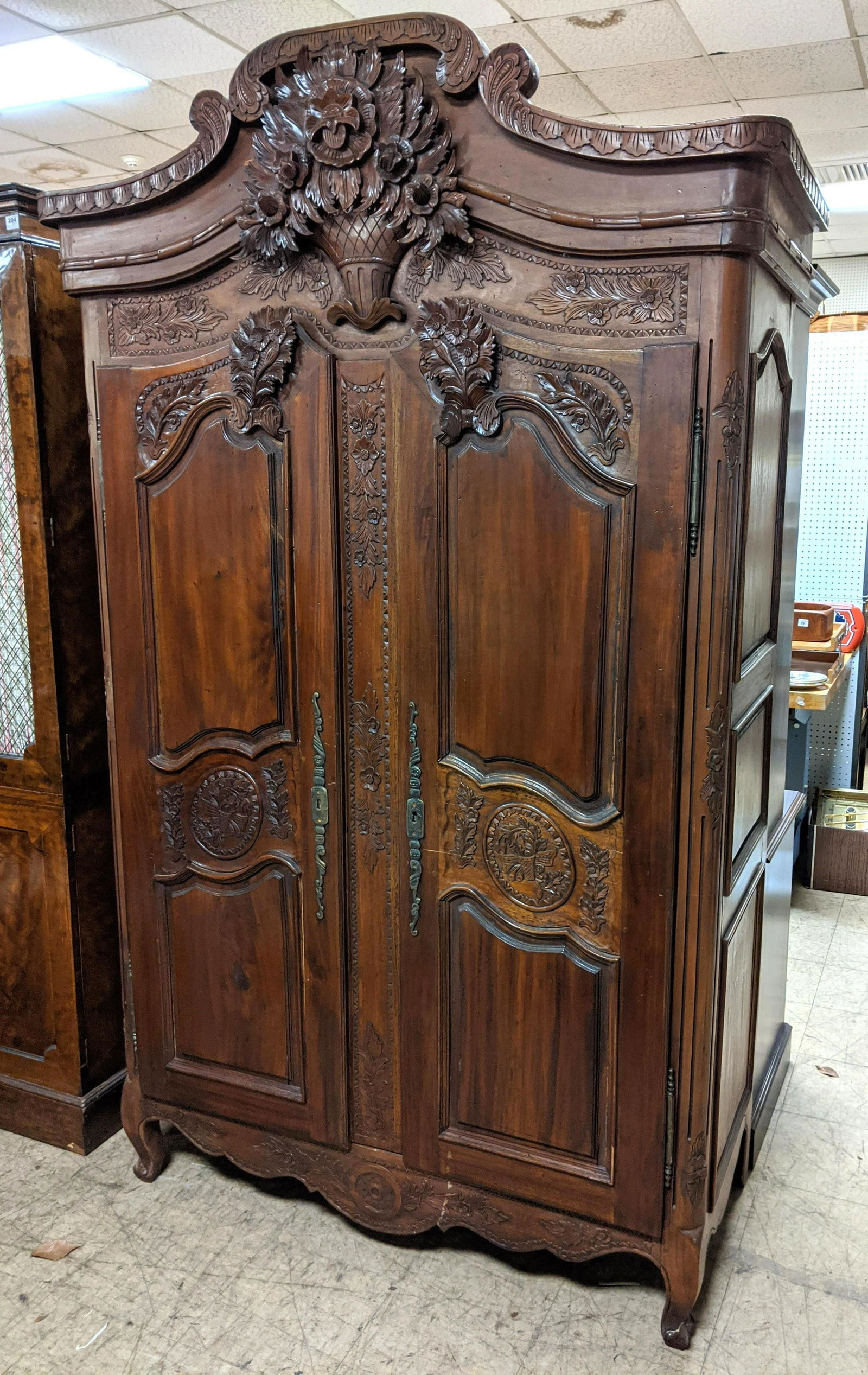 Lg Antique French Style Armoire. Carved Floral Pattern. (1 of 15)