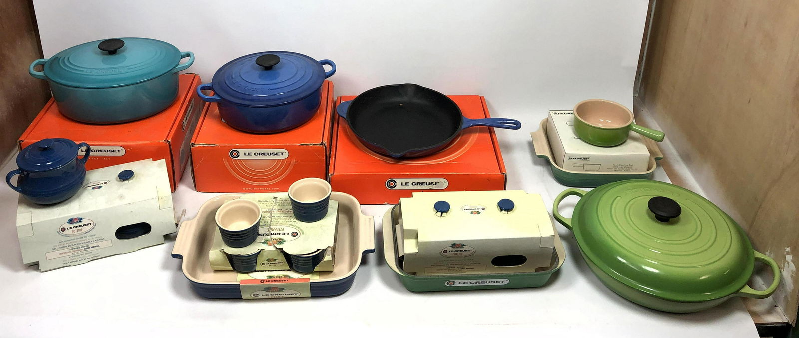 LE CREUSET Enamel & Ceramic Cookware Lot. Blue and gree (1 of 15)