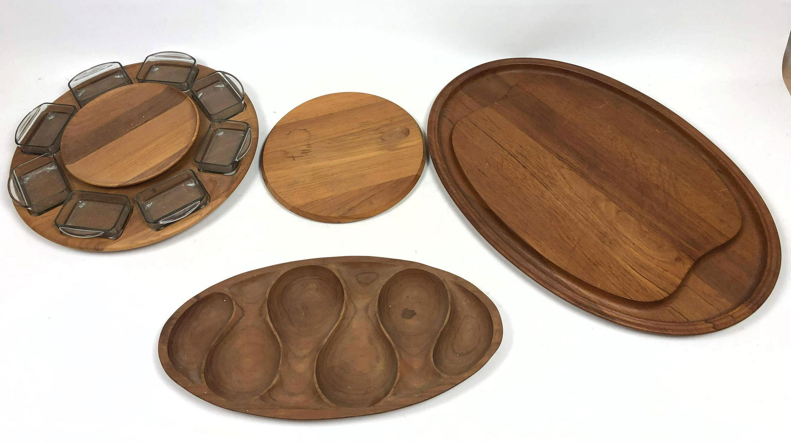 4pc Danish Modern Teak Serving Lot. DANSK cheese board. (1 of 8)
