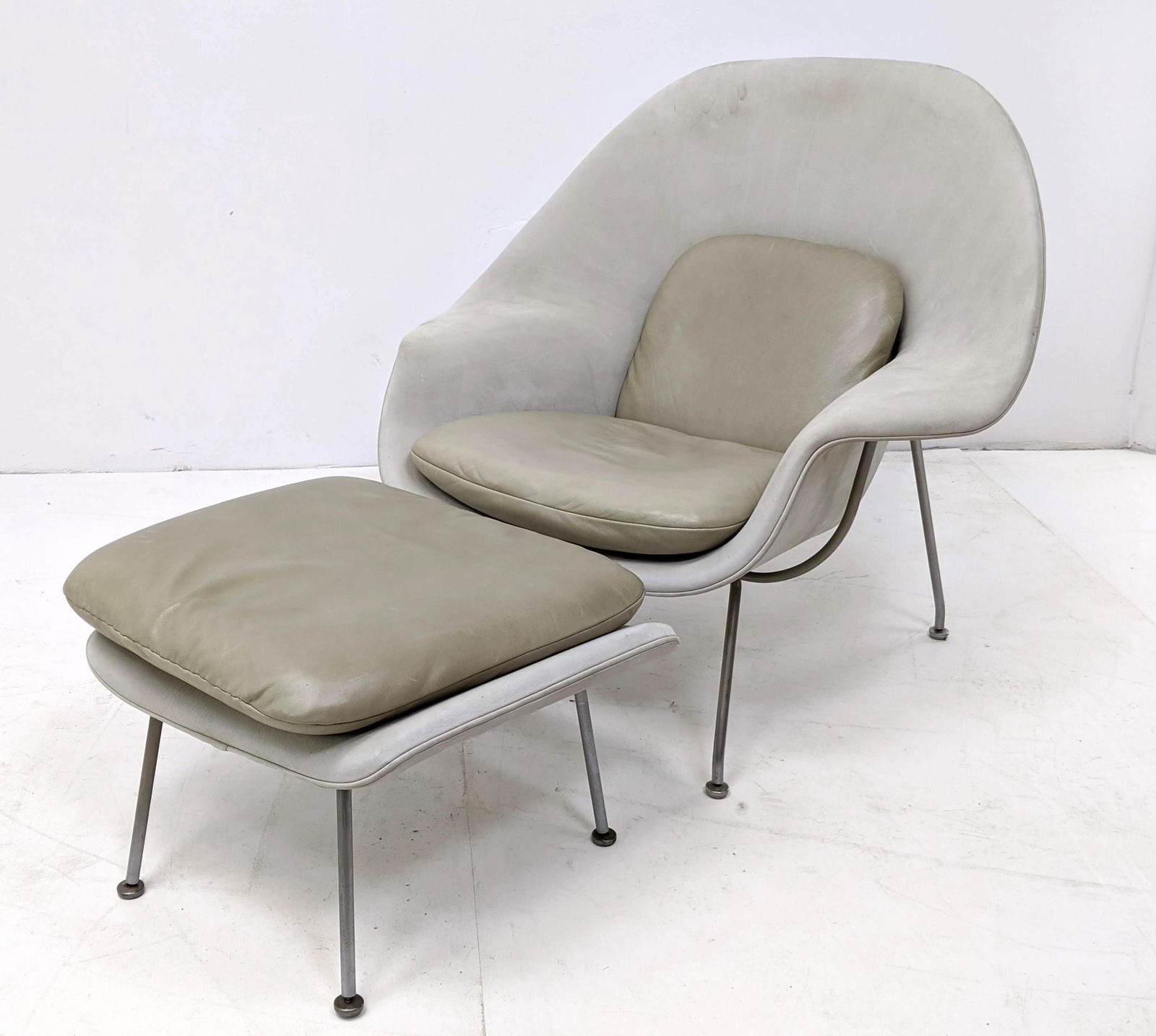 2pc EERO SAARINEN Womb Chair & Ottoman for KNOLL. Unma: 2pc EERO SAARINEN Womb Chair & Ottoman for KNOLL. Unmarked.-- Dimensions: H: 36 inches: W: 39 inches: D: 36 inches ---