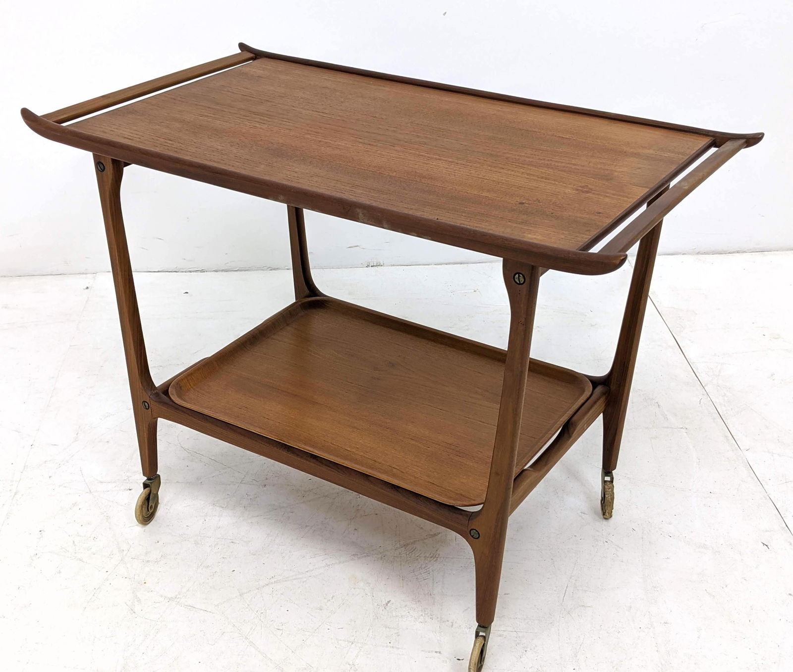 Danish Modern Teak Rolling Bar Serving Cart. Removable (1 of 11)