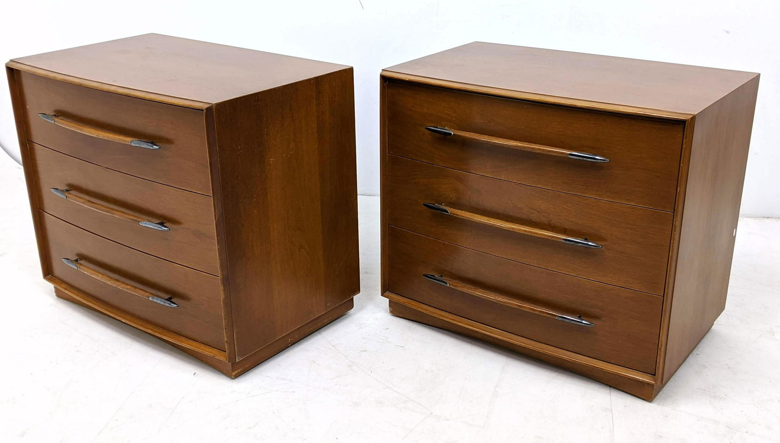 Pr TH ROBSJOHN GIBBINGS for WIDDICOMB Bachelors Chests. (1 of 12)