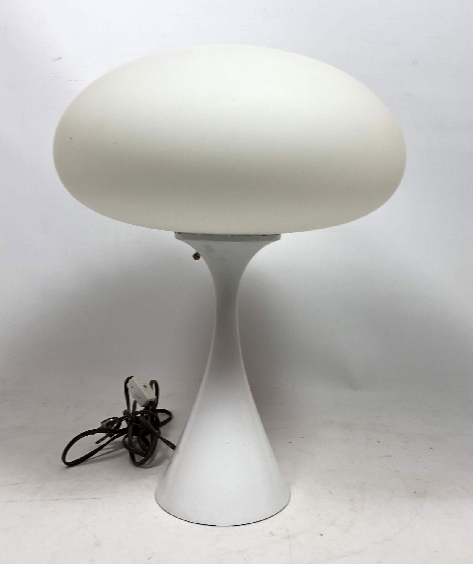 LAUREL Bill Curry style Mushroom Table Lamp. White enam (1 of 6)