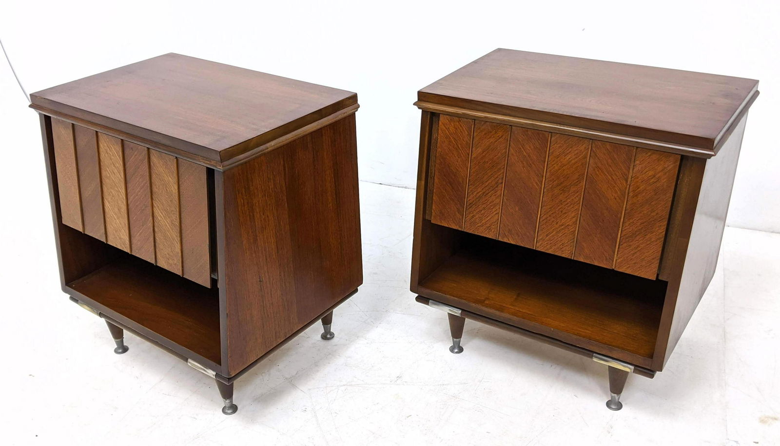 Pr American Modern Walnut Tapered Night Stands End Tabl (1 of 11)