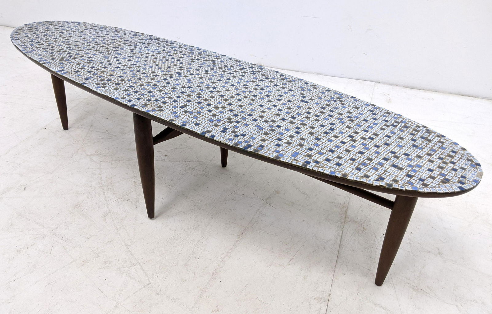 MERSMAN Tile Top Surfboard Coffee Cocktail Table. Marke (1 of 8)