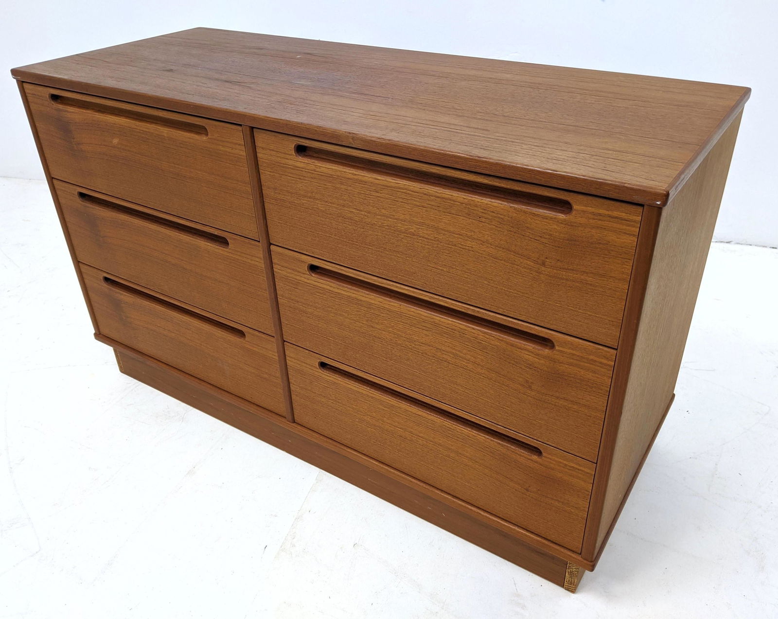 TORRING Danish Modern Teak Low Dresser Chest of Drawers (1 of 12)