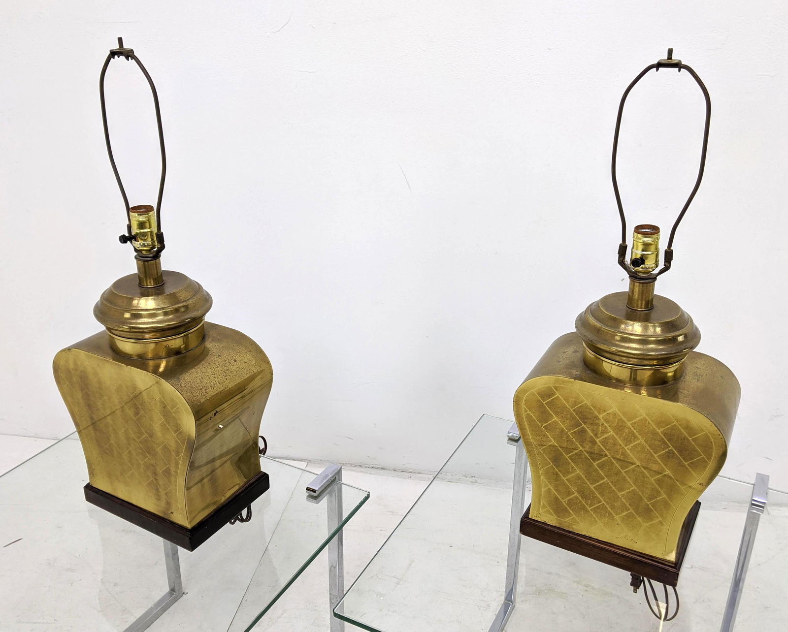 Pr Mastercraft style Decorator Brass Lamps. Wood bases. (1 of 13)