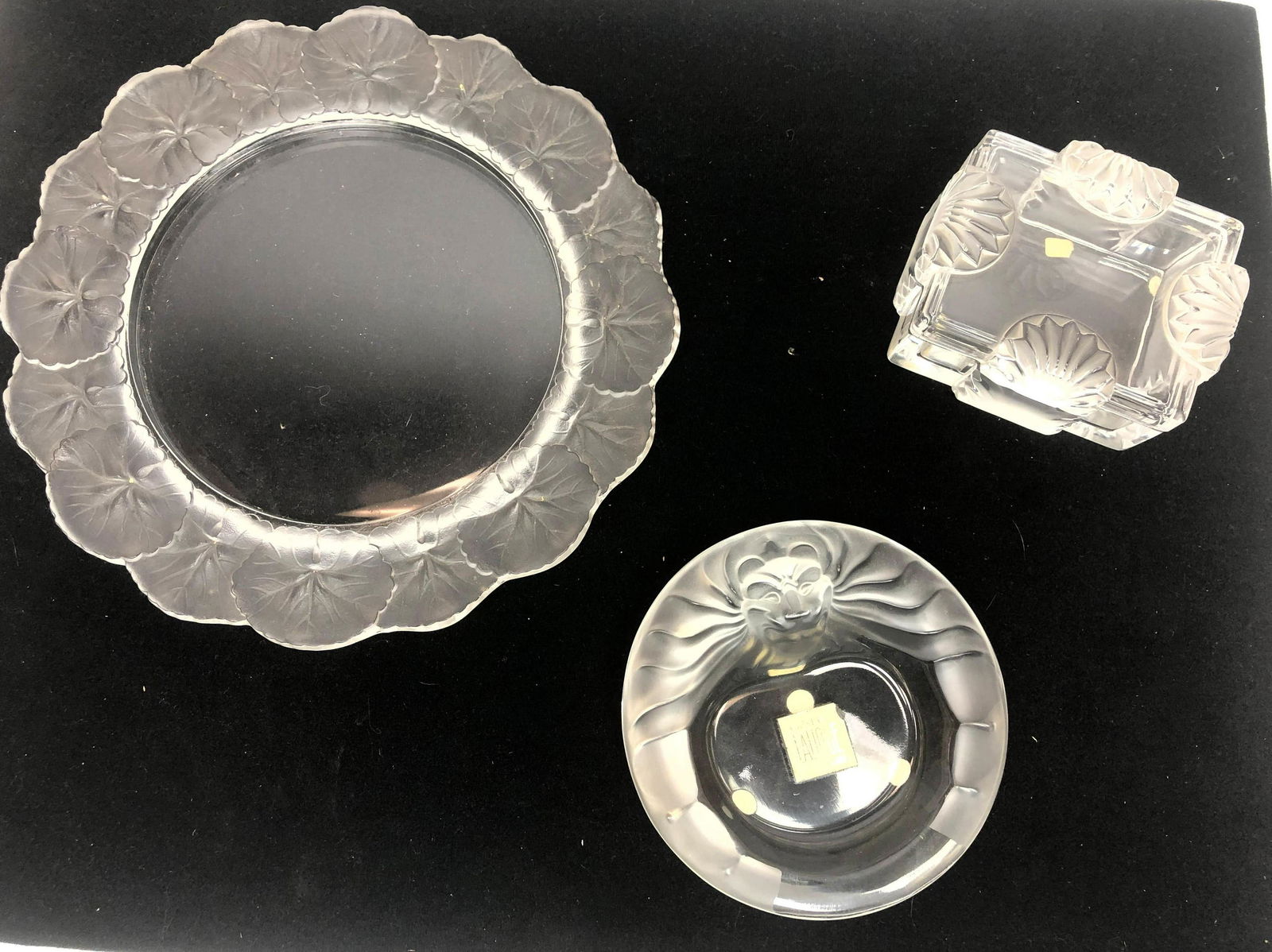 3pc LALIQUE Glass Lot. Flower rim plate, lion ashtray a (1 of 7)