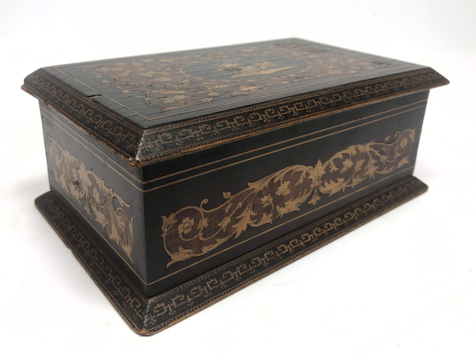 Italian Inlaid Wood Cigarette Box. Design features a ch (1 of 9)