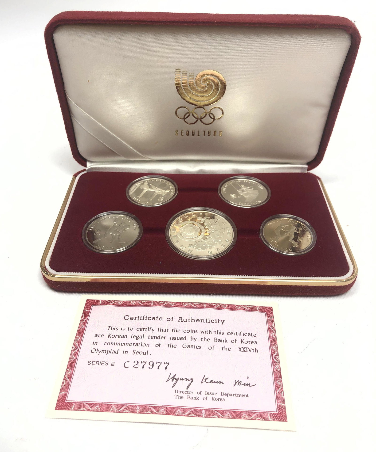 Set 5 Silver Coins Commemorating 1988 Seoul Olympics. M: Set 5 Silver Coins Commemorating 1988 Seoul Olympics. Made by the Bank of Korea. With certificate slip in box.-- Dimensions: --- US Shipping charge: $20 Plus insurance at a rate of $1 per hundred.