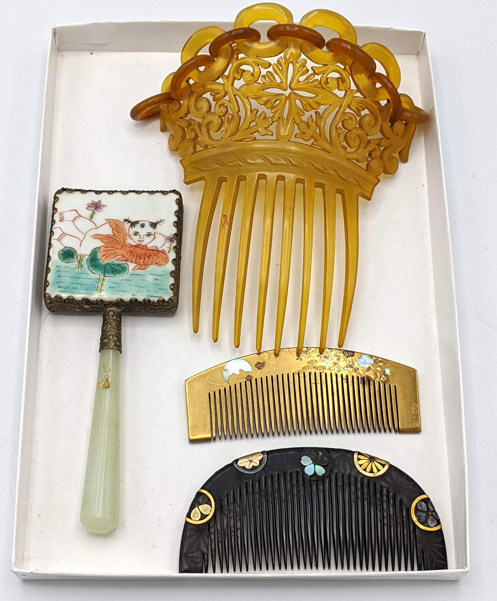 4pc Ladies Vanity Items. Elaborately carved natural hor (1 of 10)