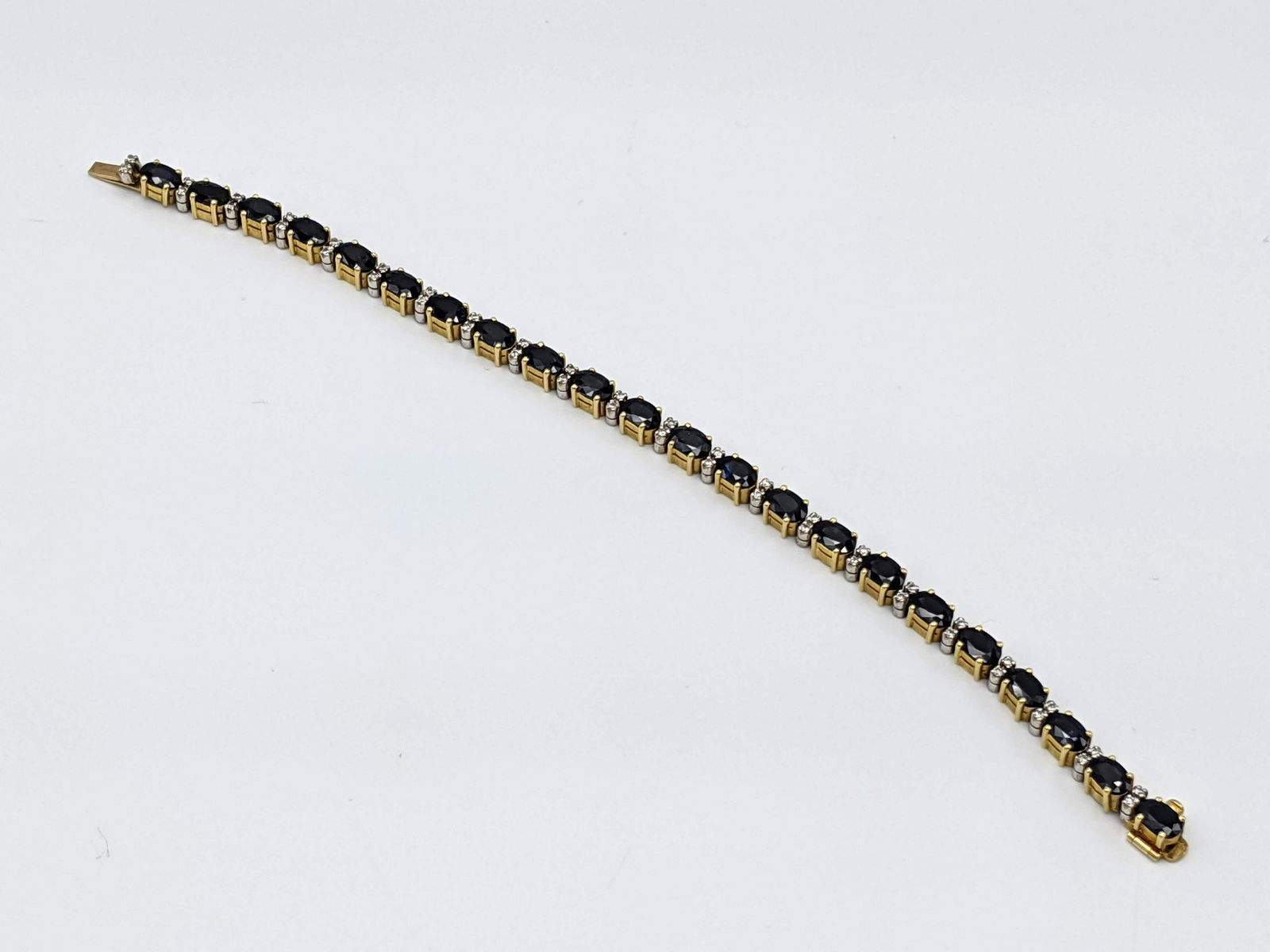 18k Gold Sapphire Diamond Ladies Tennis Bracelet. 22 ov (1 of 9)