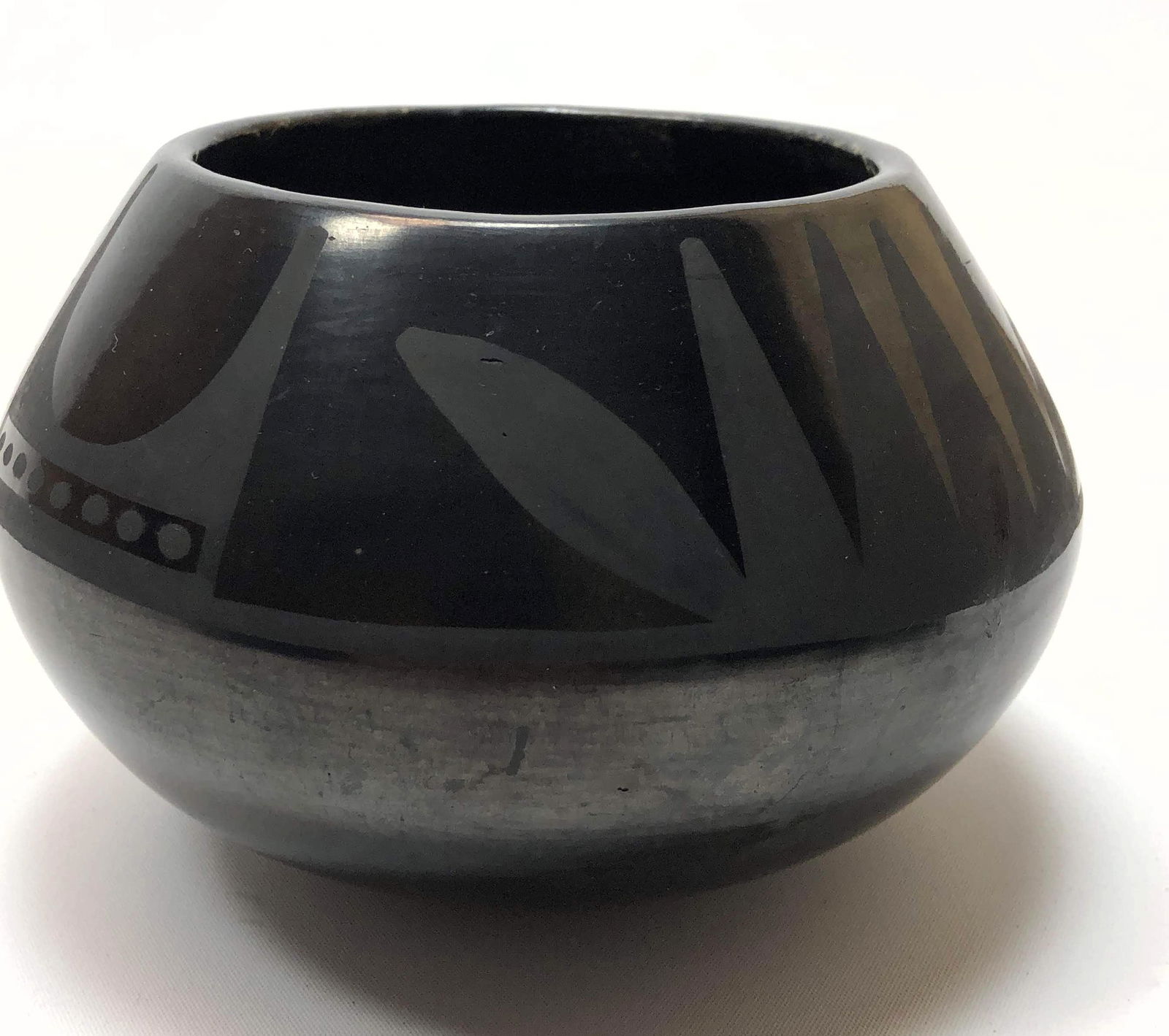 MARIA MARTINEZ Black on Black Pottery Bowl. SAN ILDEFON (1 of 8)