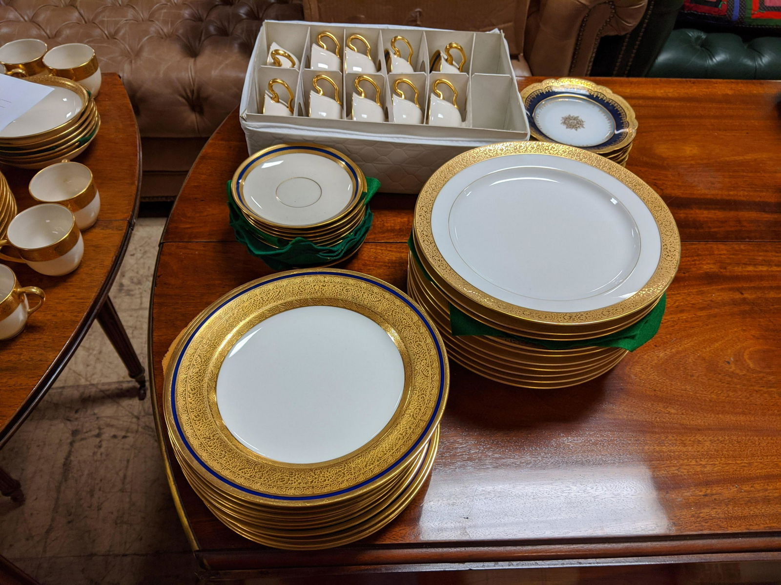 Mixed Lot of China Dishware. 12 LENOX COVINGTON BROS te (1 of 14)