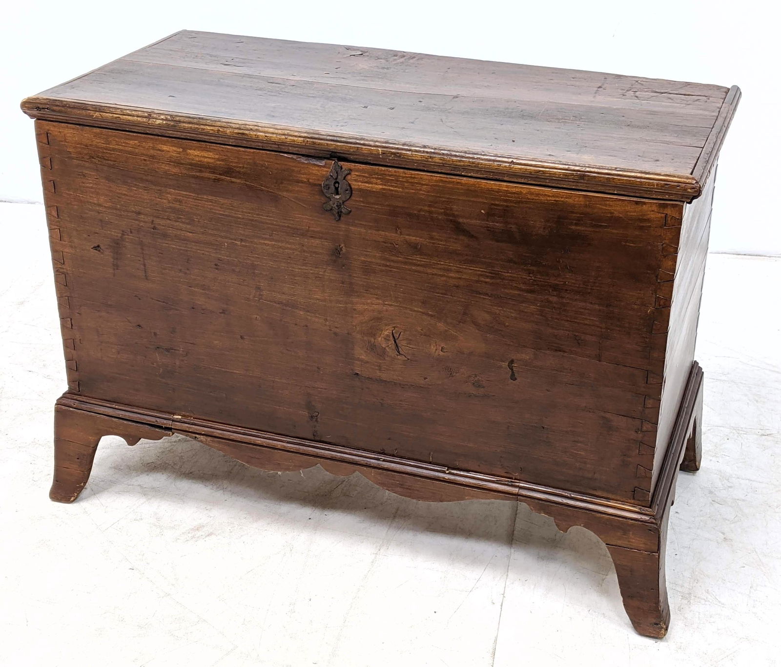 Antique Pine Dovetailed Blanket Chest with Carved Legs Mar 04, 2020