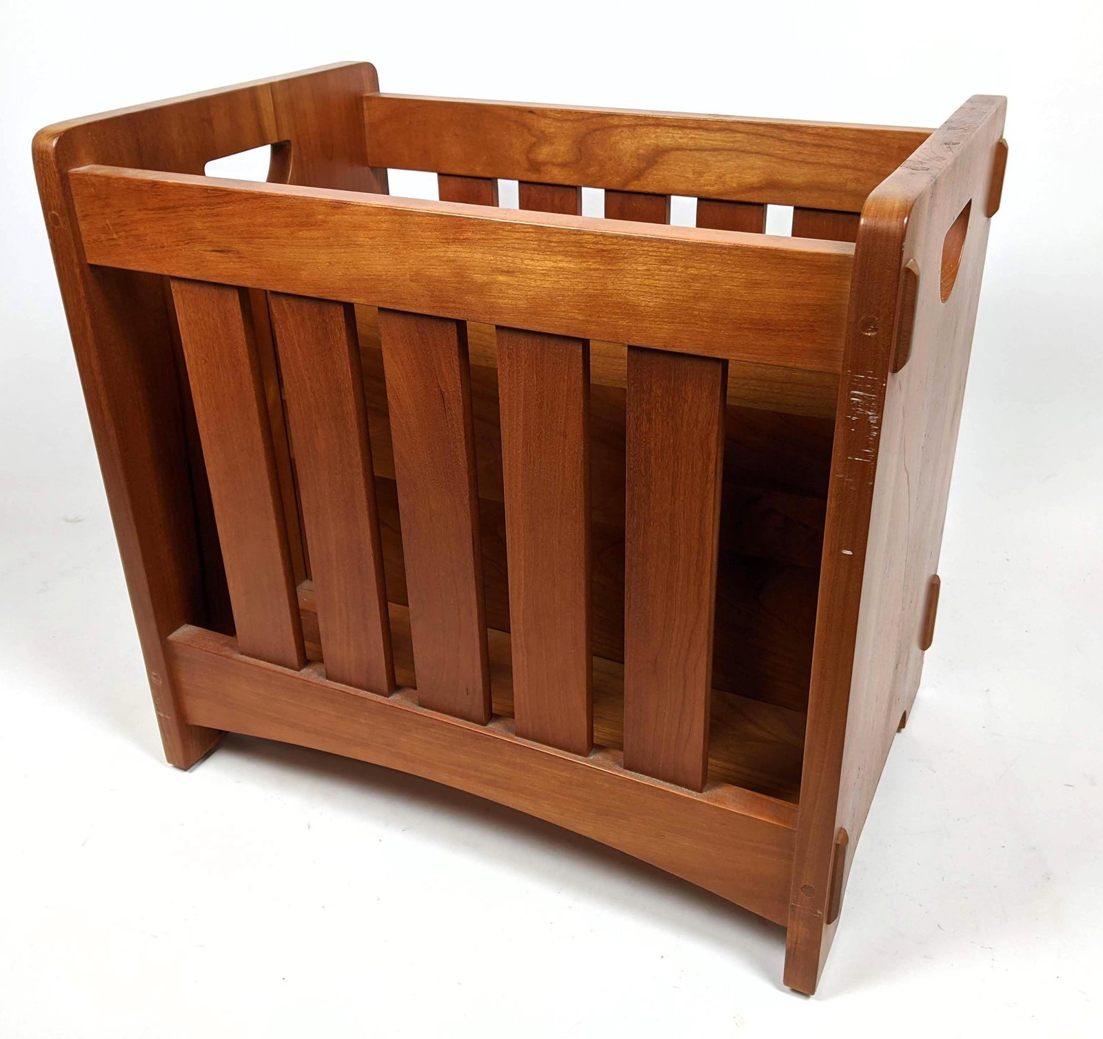 STICKLEY 718 Magazine Rack Arts and Crafts Style. 91100: STICKLEY 718 Magazine Rack Arts and Crafts Style. 911008 Branded and has metal tag. -- Dimensions: H: 17 inches: W: 18 inches: D: 12 inches ---
