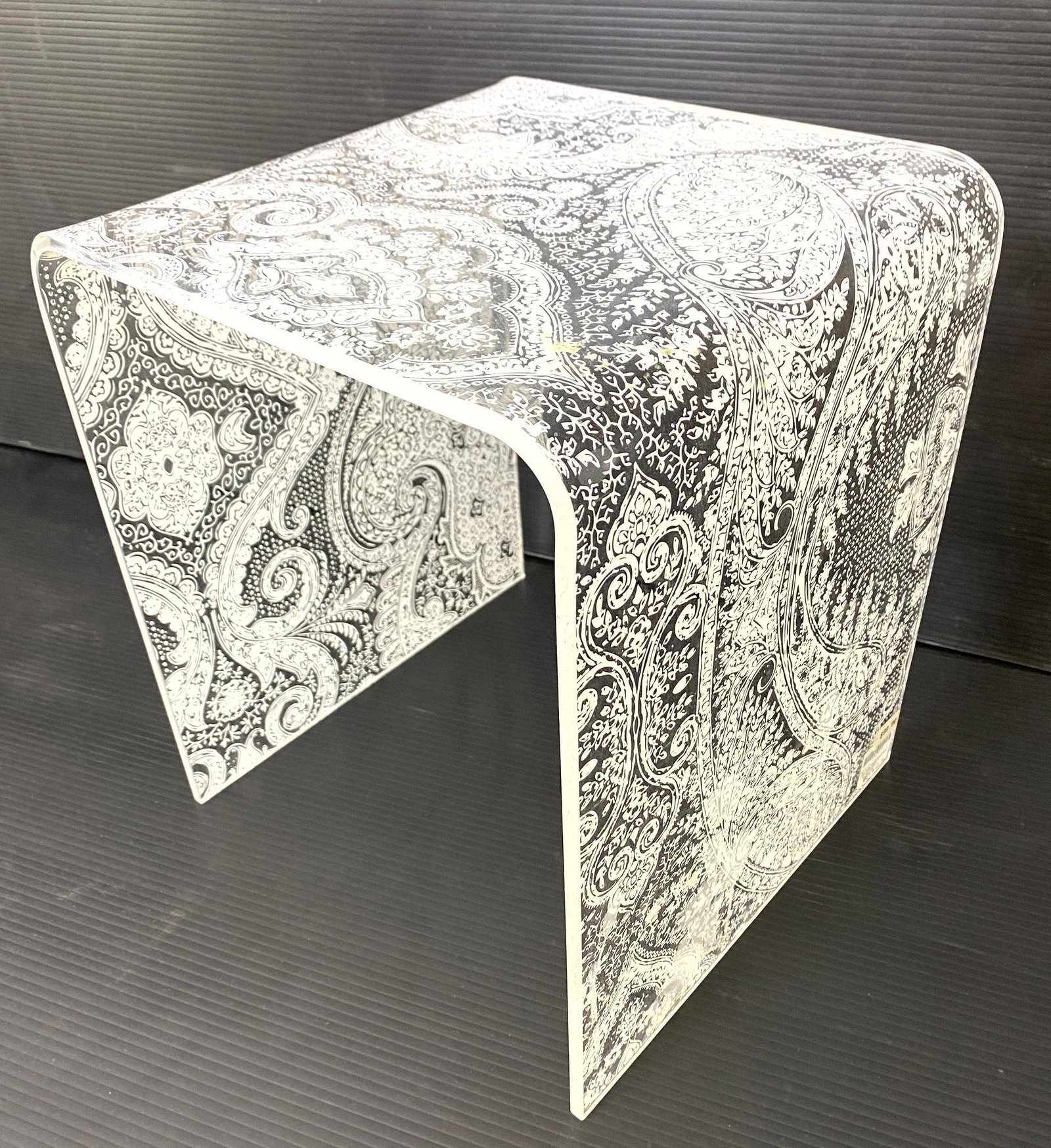 Small Printed Lucite Side Table. Contemporary. (1 of 5)