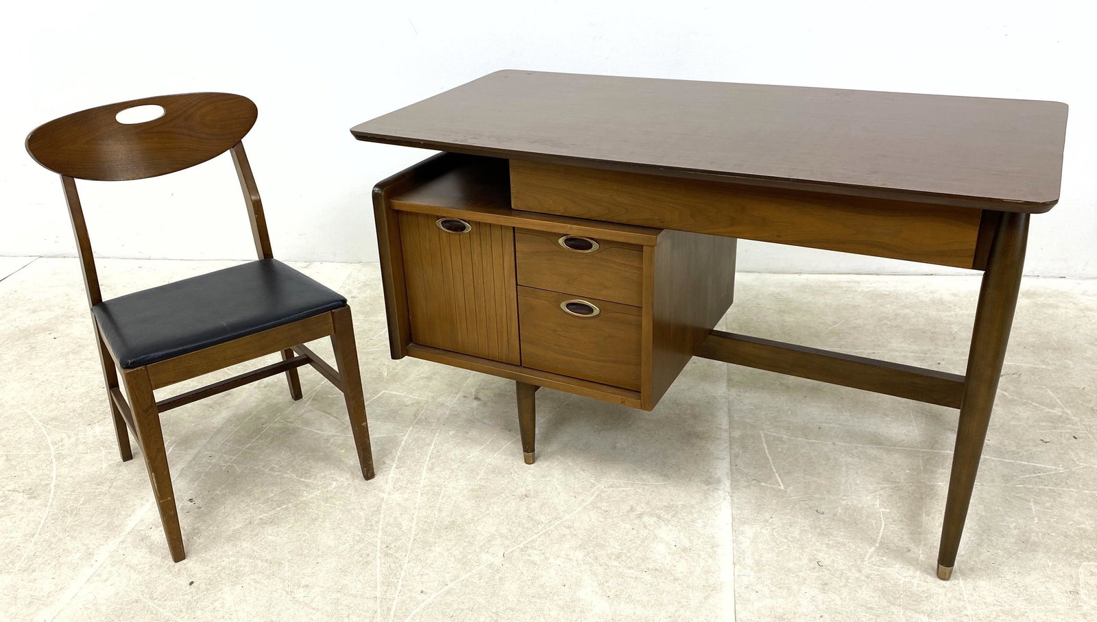 American Modern HOOKER Mainline Desk and Chair.  Formic (1 of 9)