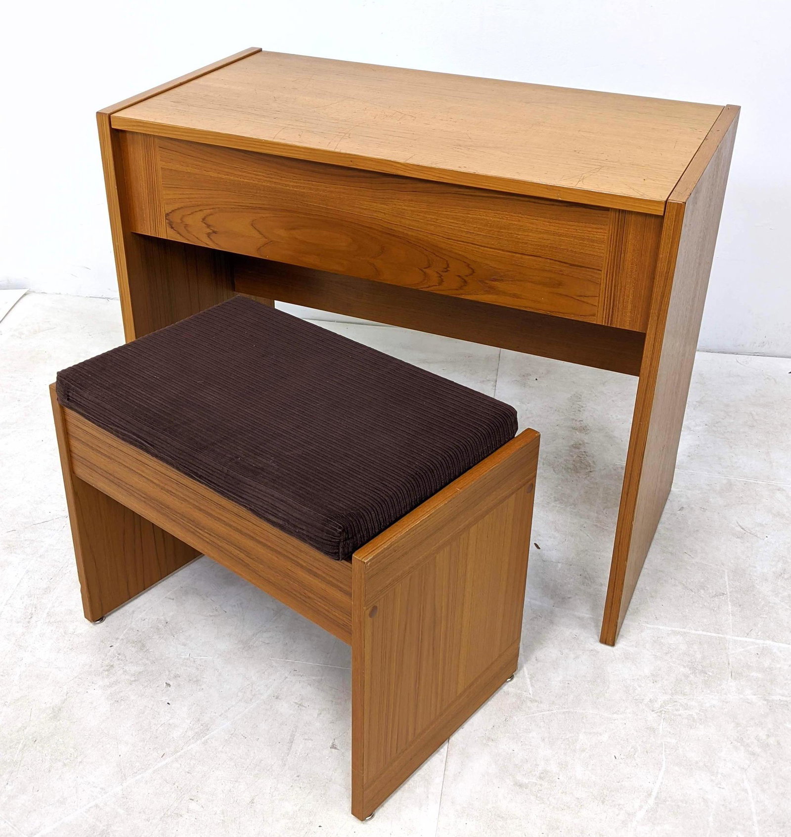 Danish Modern Teak lift top Vanity with stool.  Mirror (1 of 18)